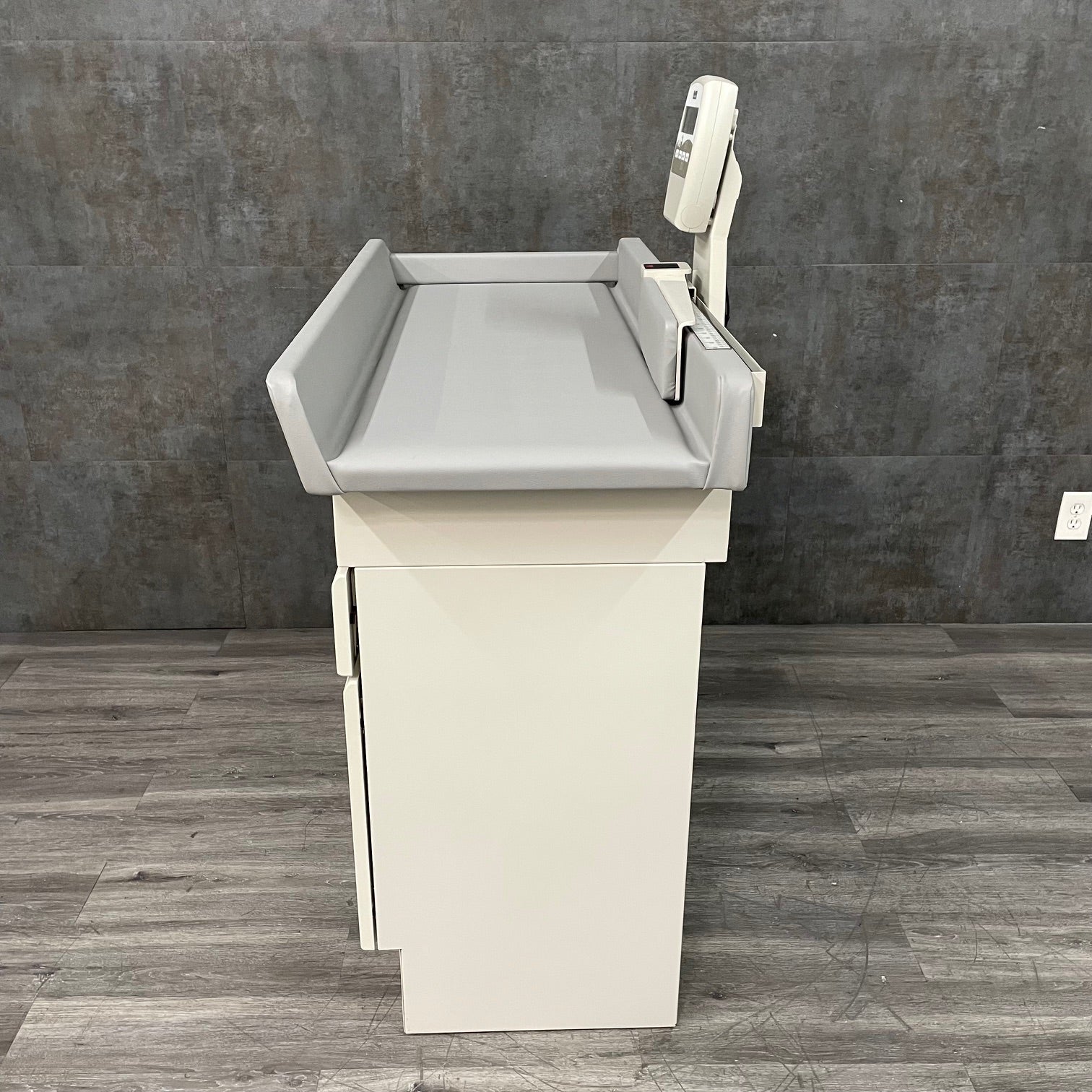 Midmark 640 Pediatric Exam table with scale