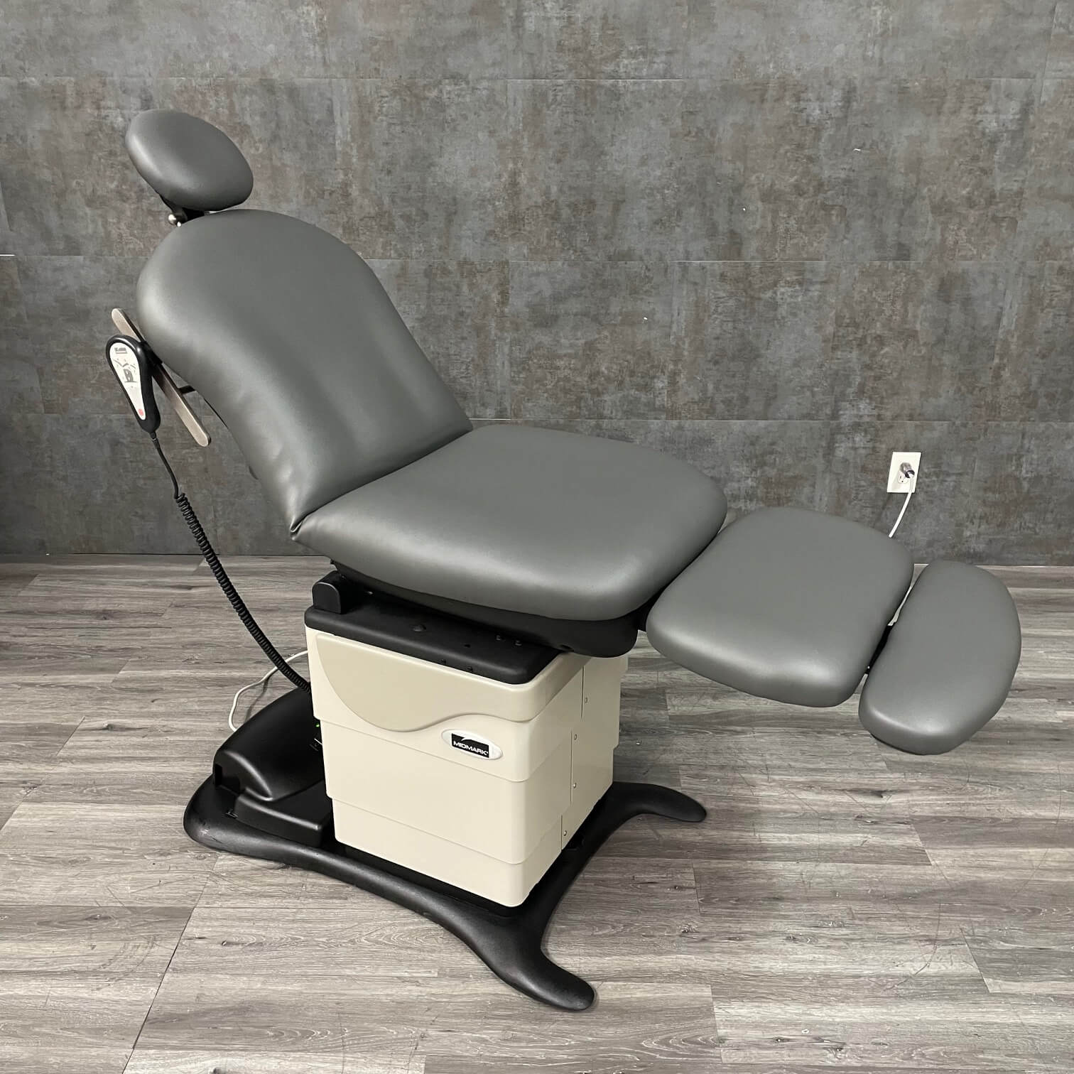 Midmark 641 Power Procedure Table