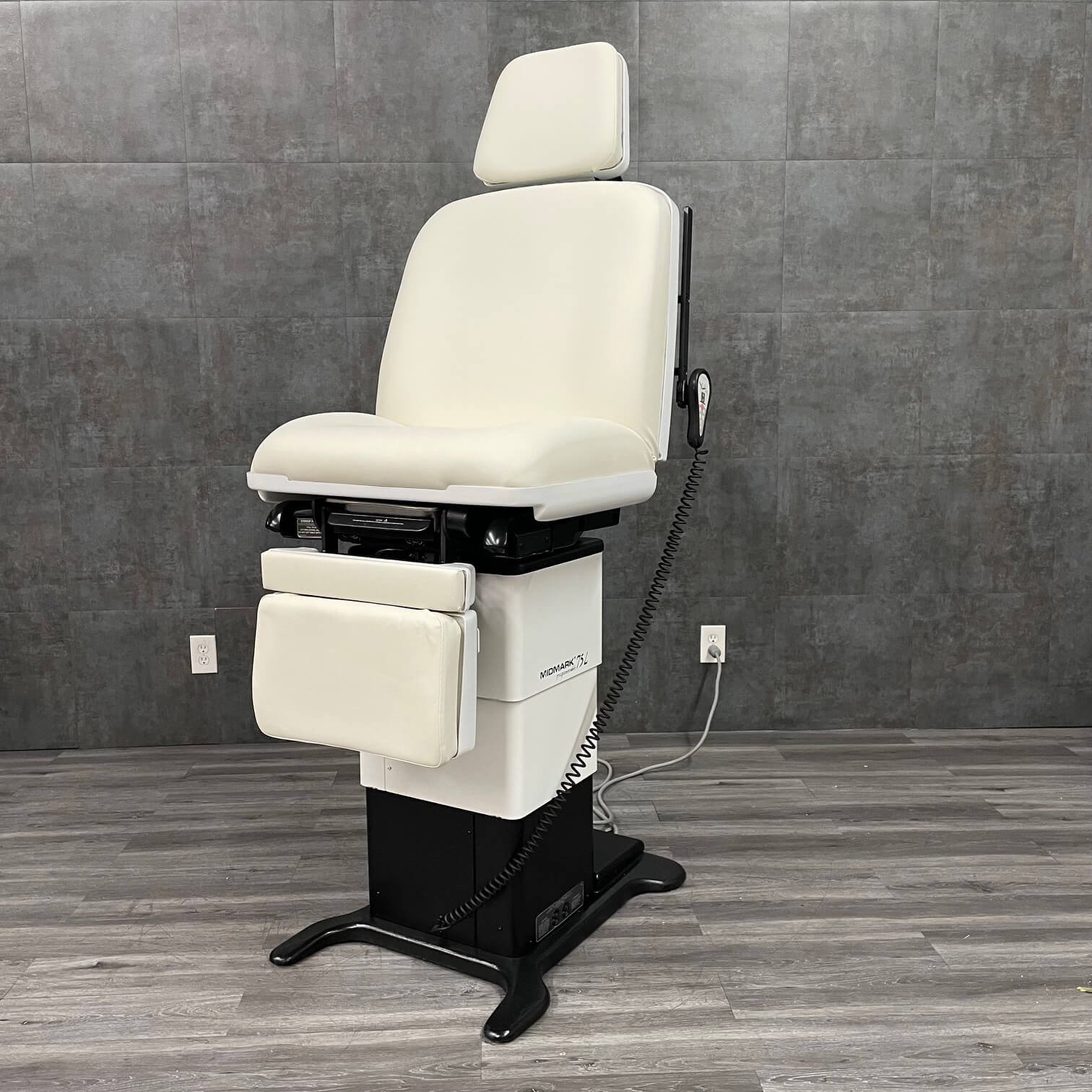 Midmark 75L Power Procedure Table