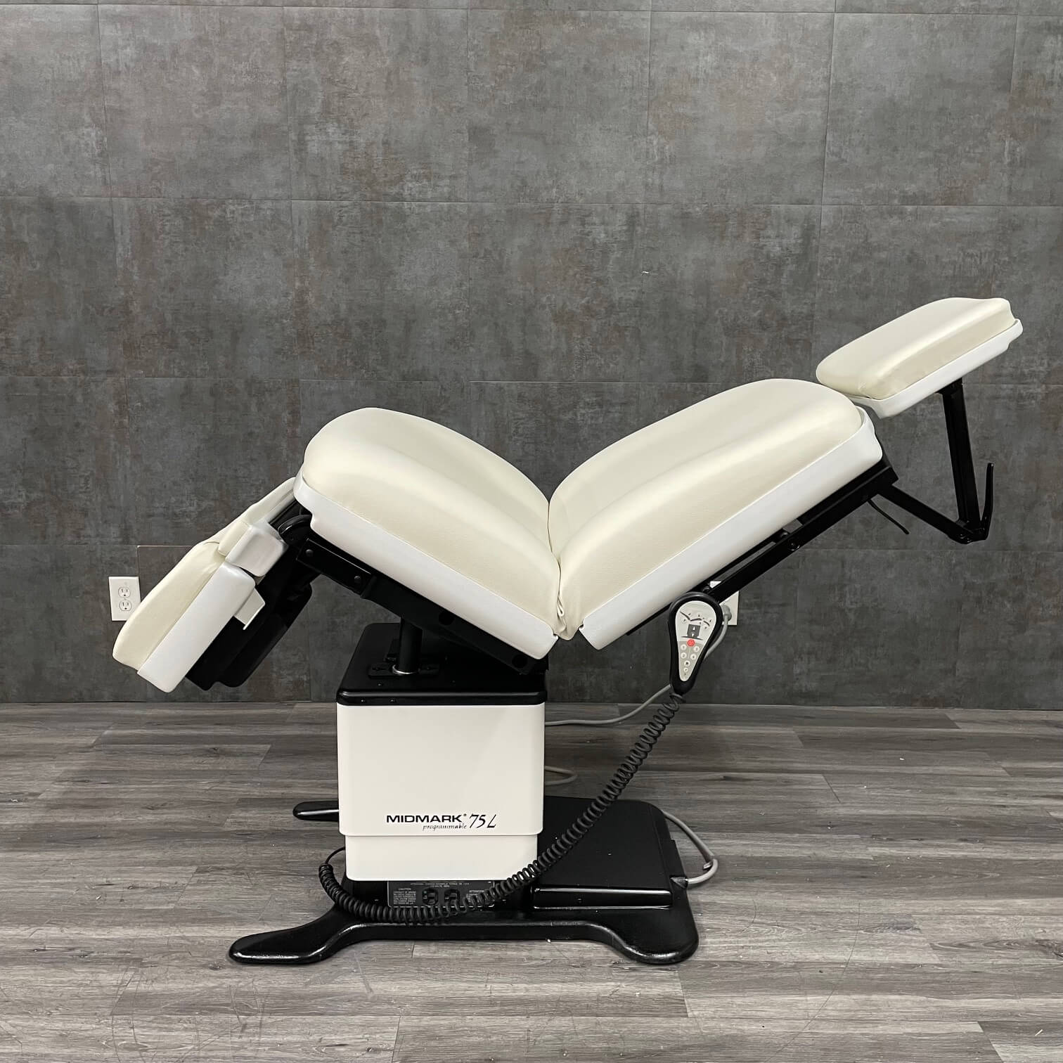 Midmark 75L Power Procedure Table