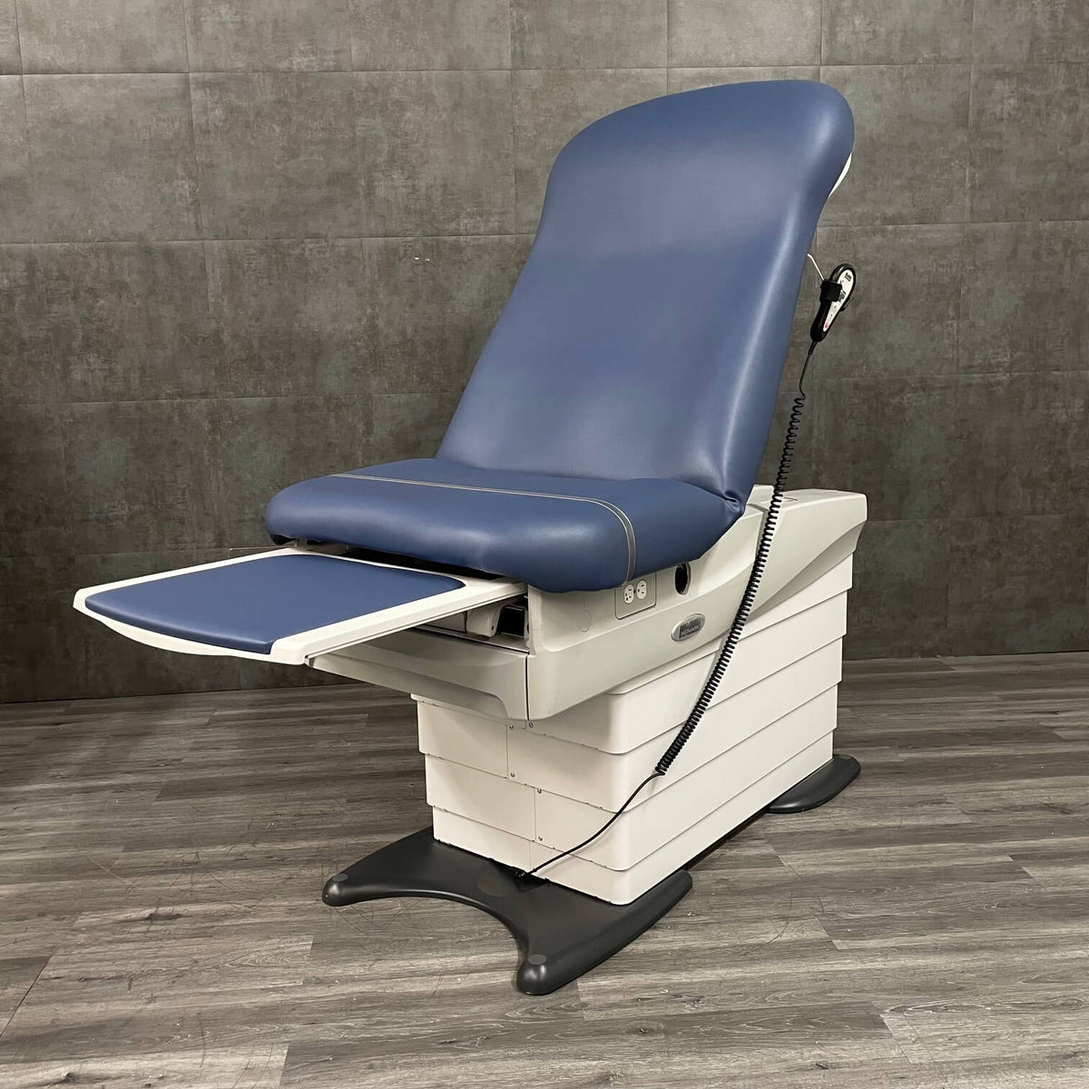 Midmark Ritter 626-001 ADA compliant power exam table with wired controls