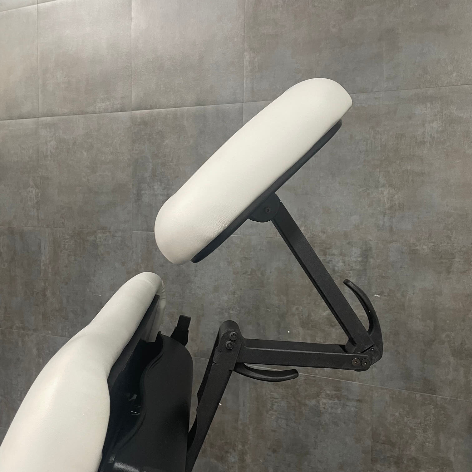 Buy Certified refurbished Midmark Ritter 230 exam and procedure chair with 360-degree rotation capability near me