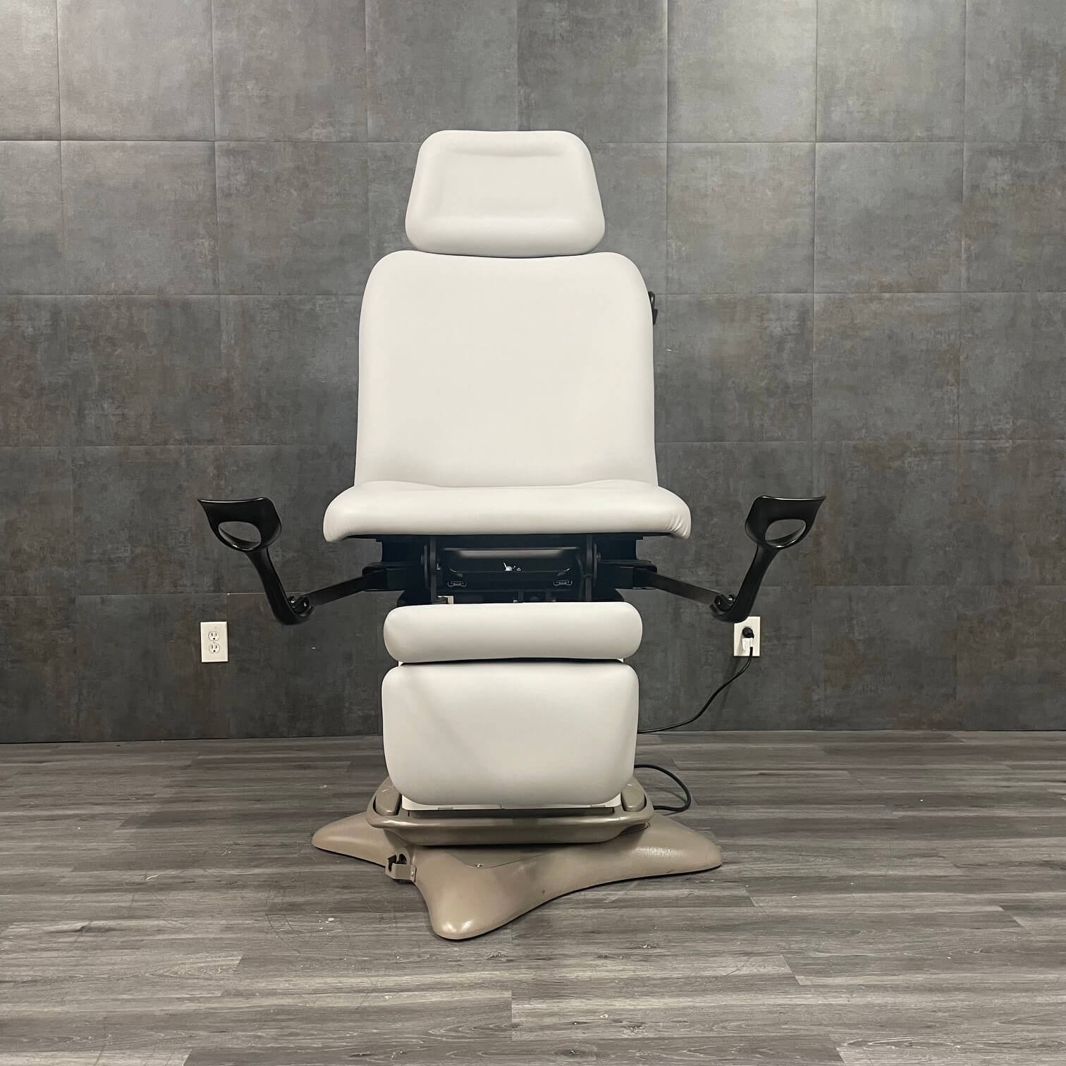 Buy High-quality refurbished Midmark Ritter procedure chair ideal for OBGYN