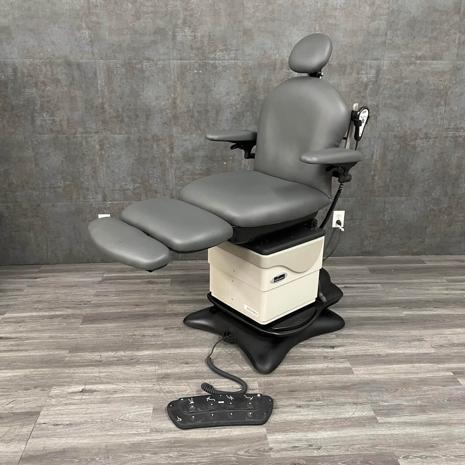 Midmark Ritter chair with rotation for clinics 