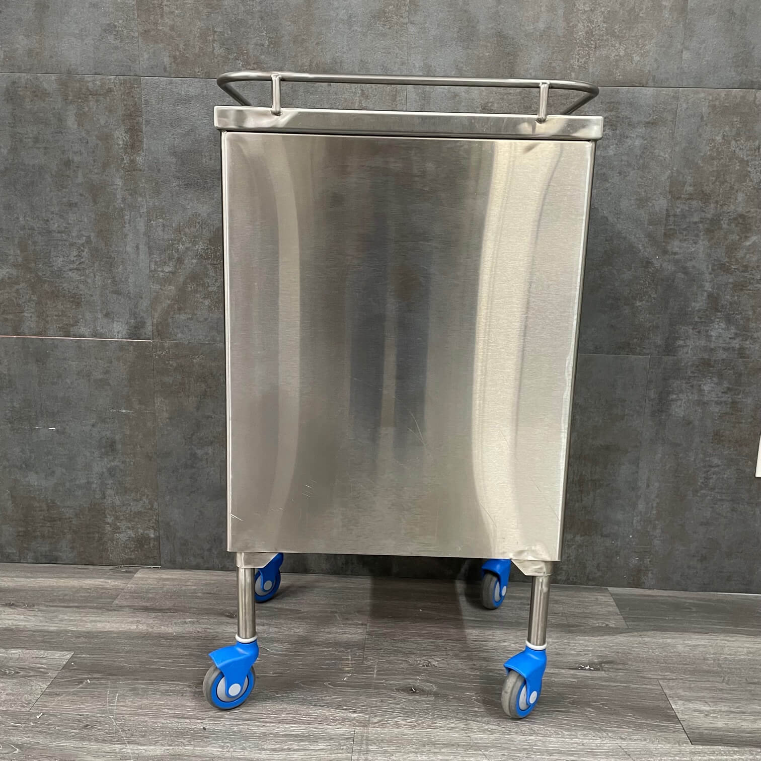 Pedigo anesthetist cabinet