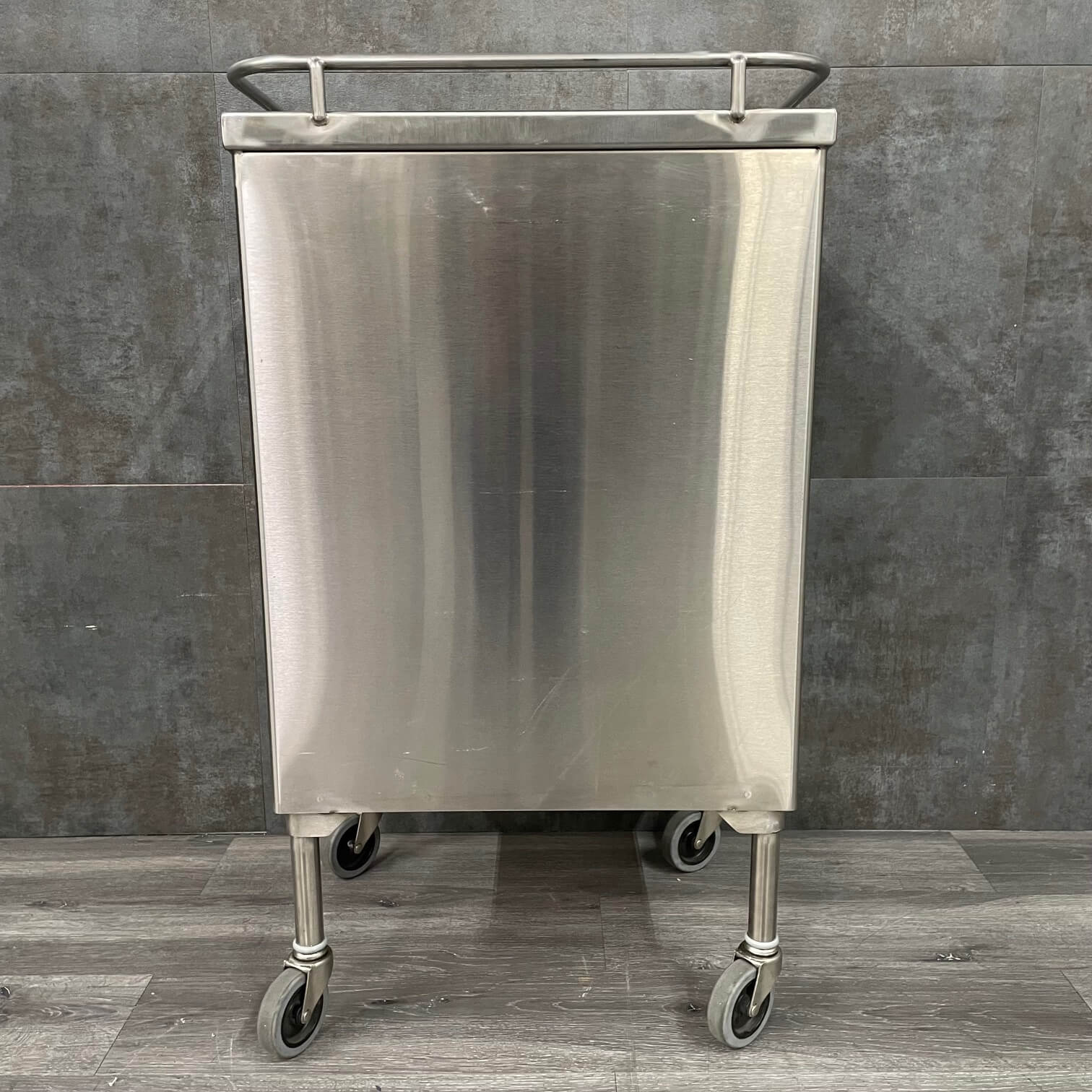 Pedigo anesthetist cabinet
