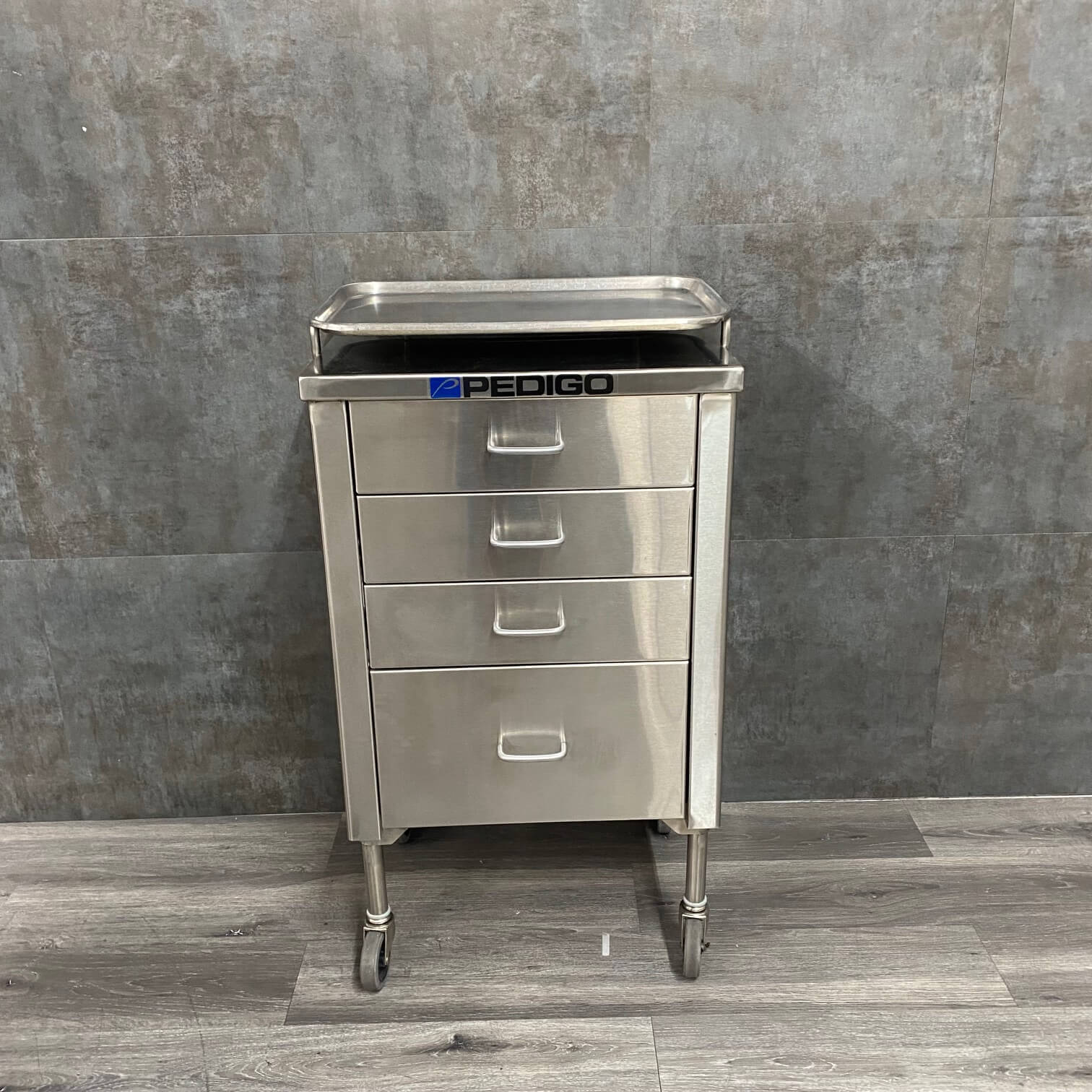 Pedigo anesthetist cabinet