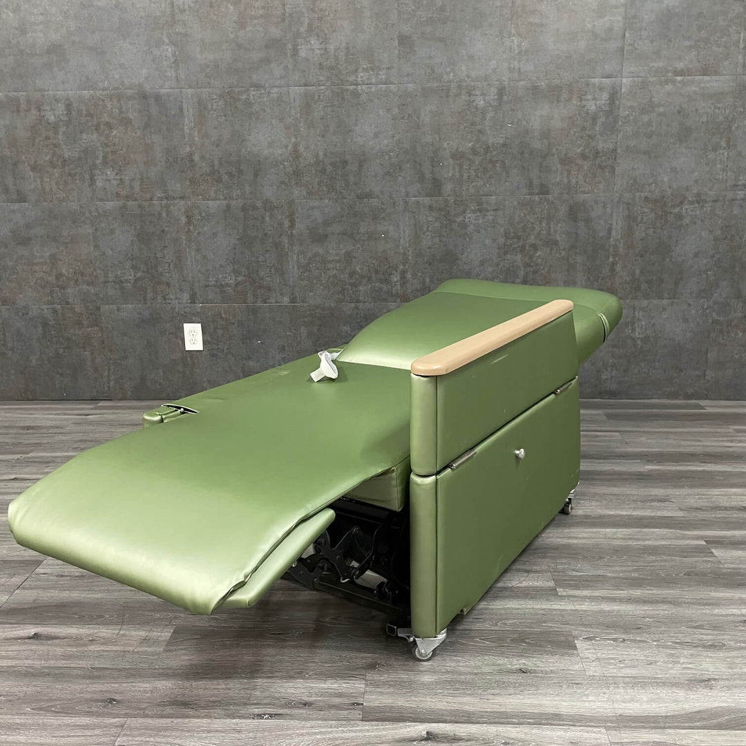 IOA Eva Sleeper Mobile Clinical Recliner