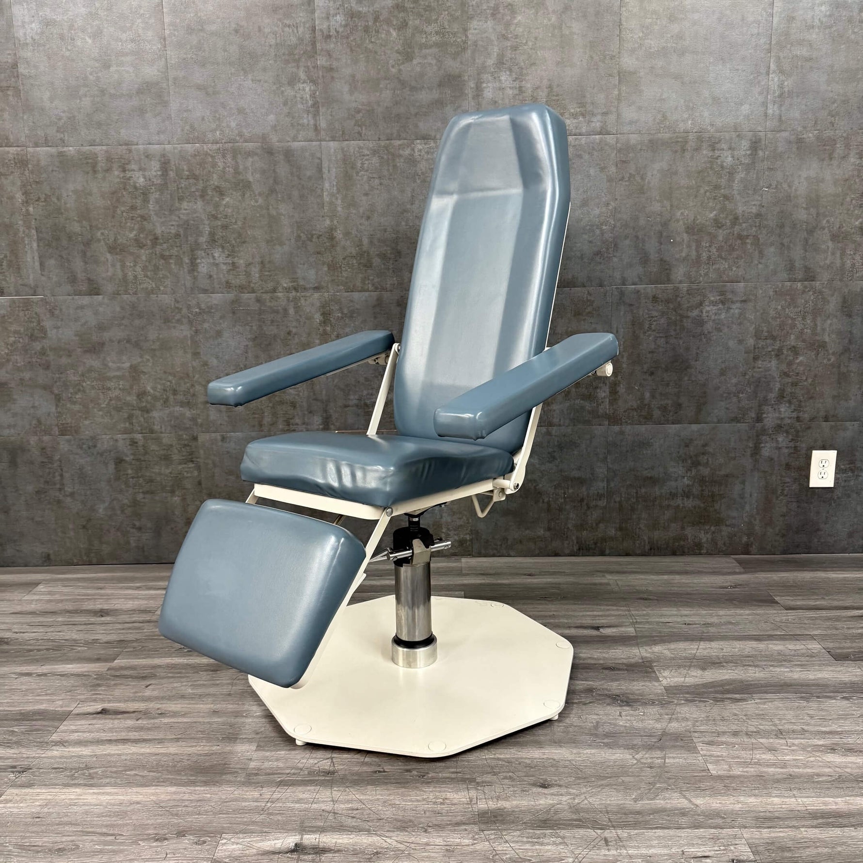 Buy Professional refurbished UMF 8675 phlebotomy chair used in healthcare clinic environment
