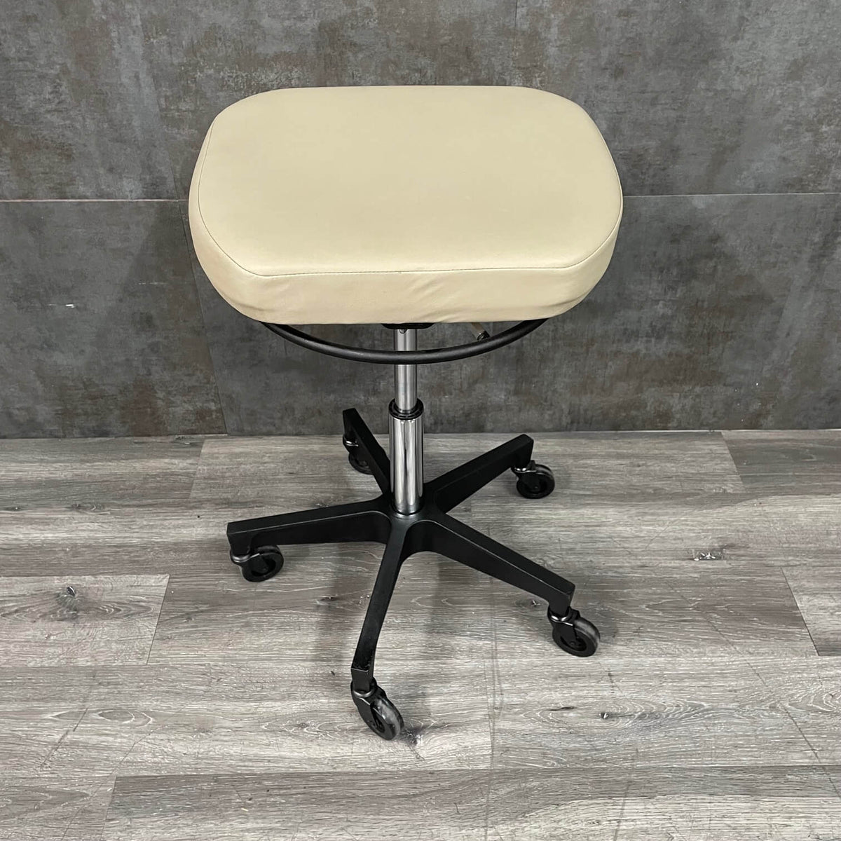 Reliance Style Stool Reliance 5348 Physician Stool no back - – Angelus Medical and Optical