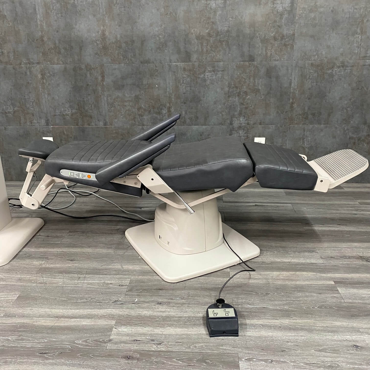 Reliance 6200 Exam Chair 