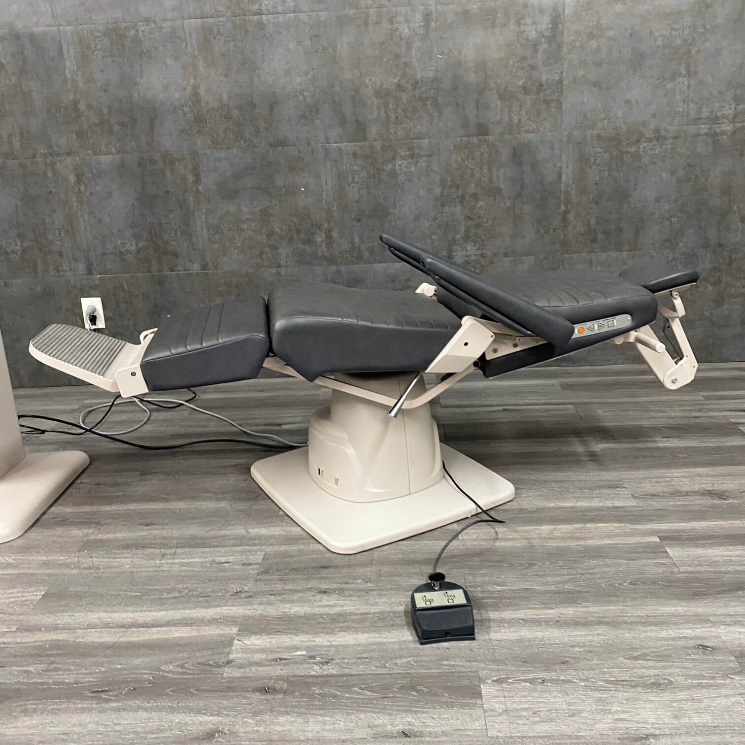 Reliance 6200 Exam Chair 