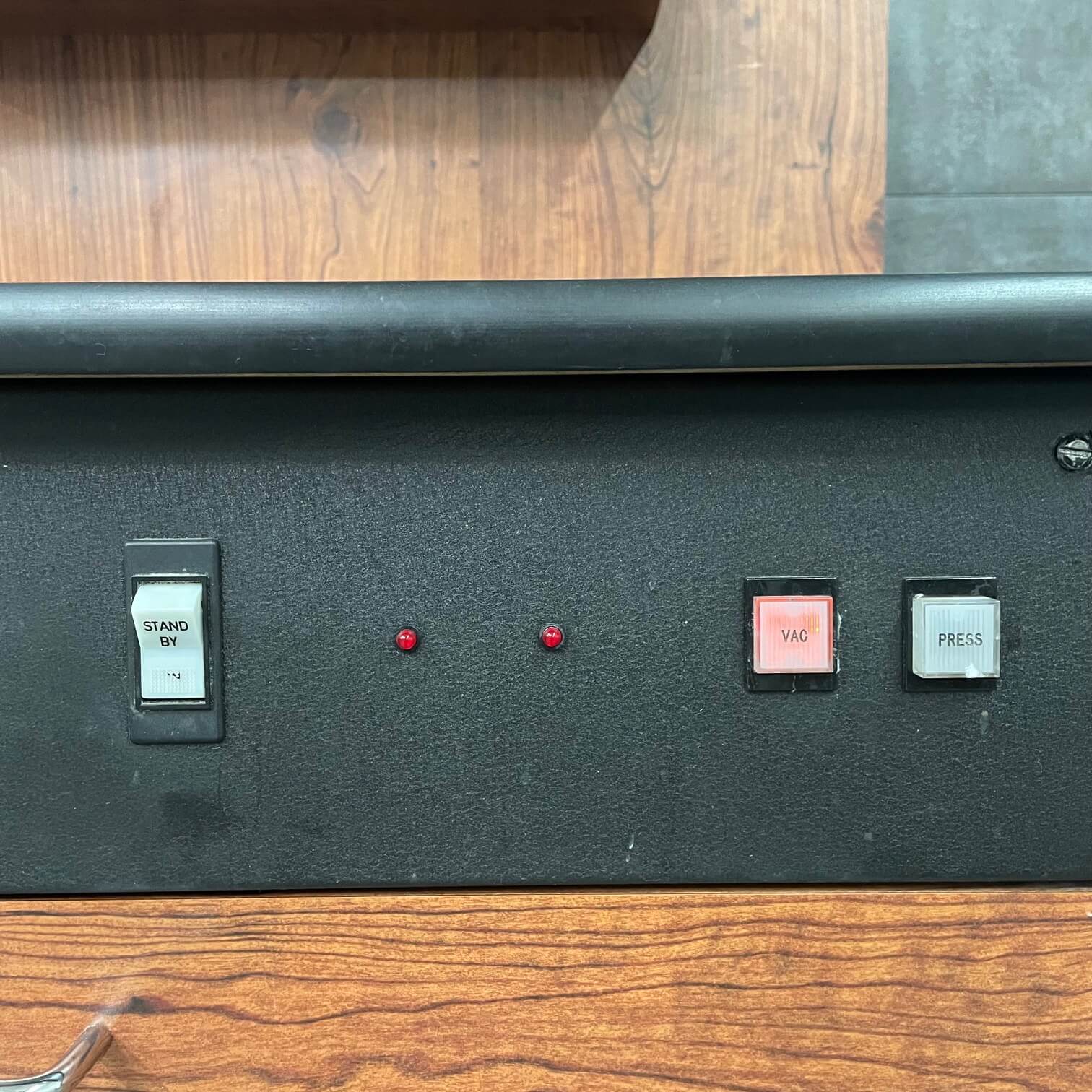 Reliance 8400 ENT Cabinet - Showing the buttons on the unit - Angelus Medical 
