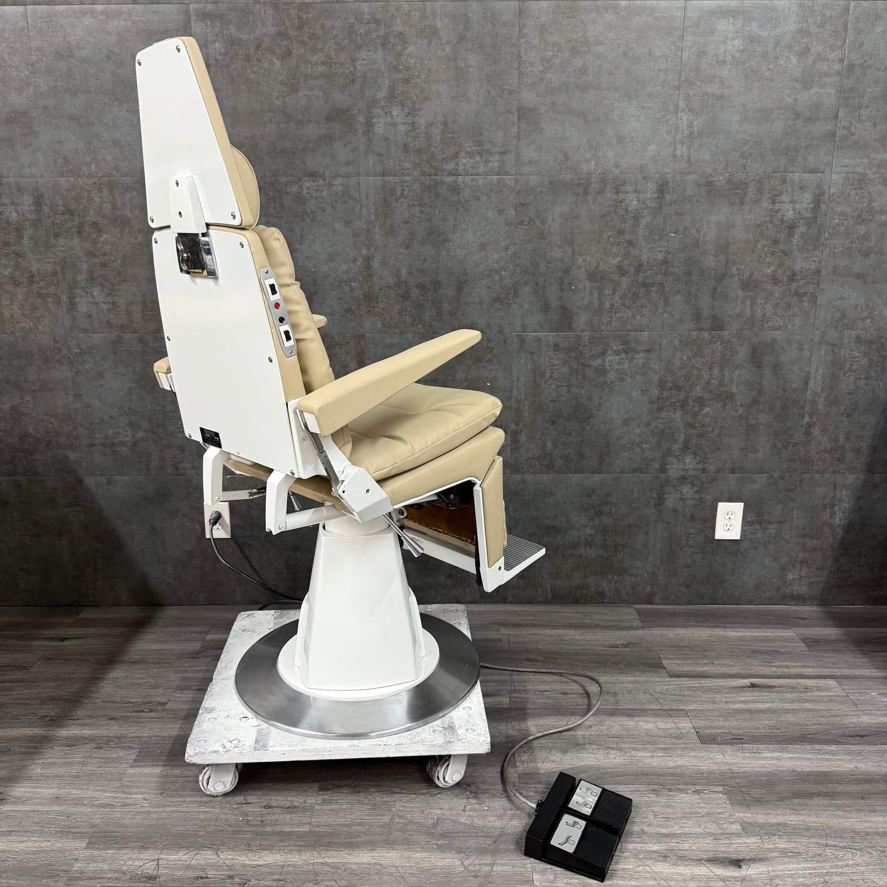 Reliance 980 Chair with Pillow Headrest