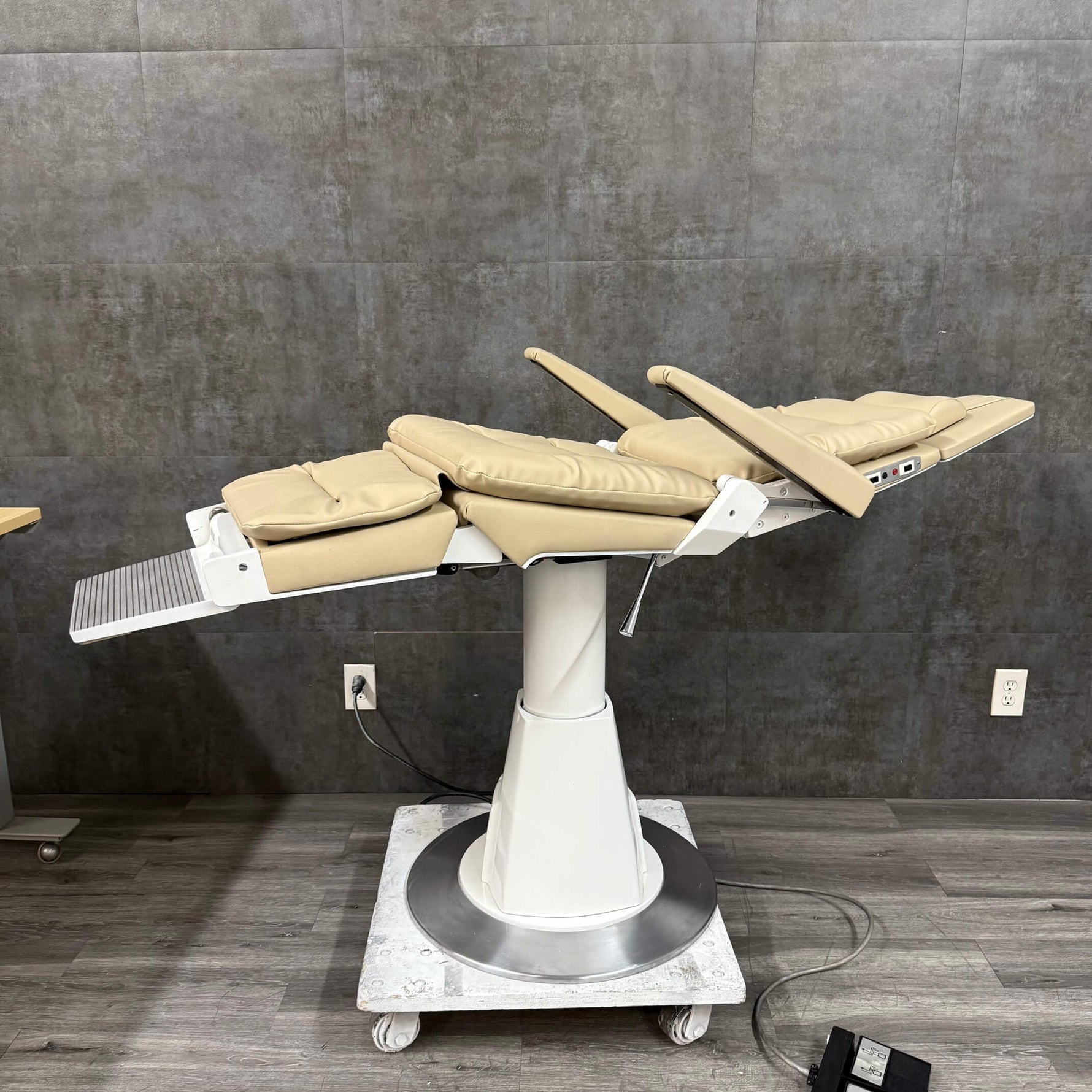 Reliance 980 Chair with Pillow Headrest