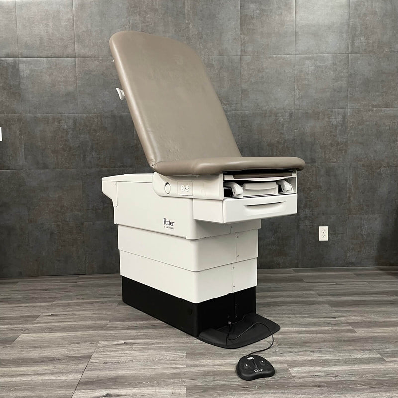 Midmark Ritter 224 Ritter 224 Barrier-Free Examination Power Exam Table
