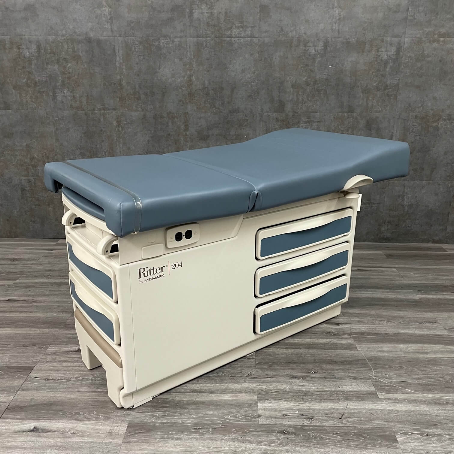 Midmark Ritter 204 Manual Exam Table with Blue top in Gardena California