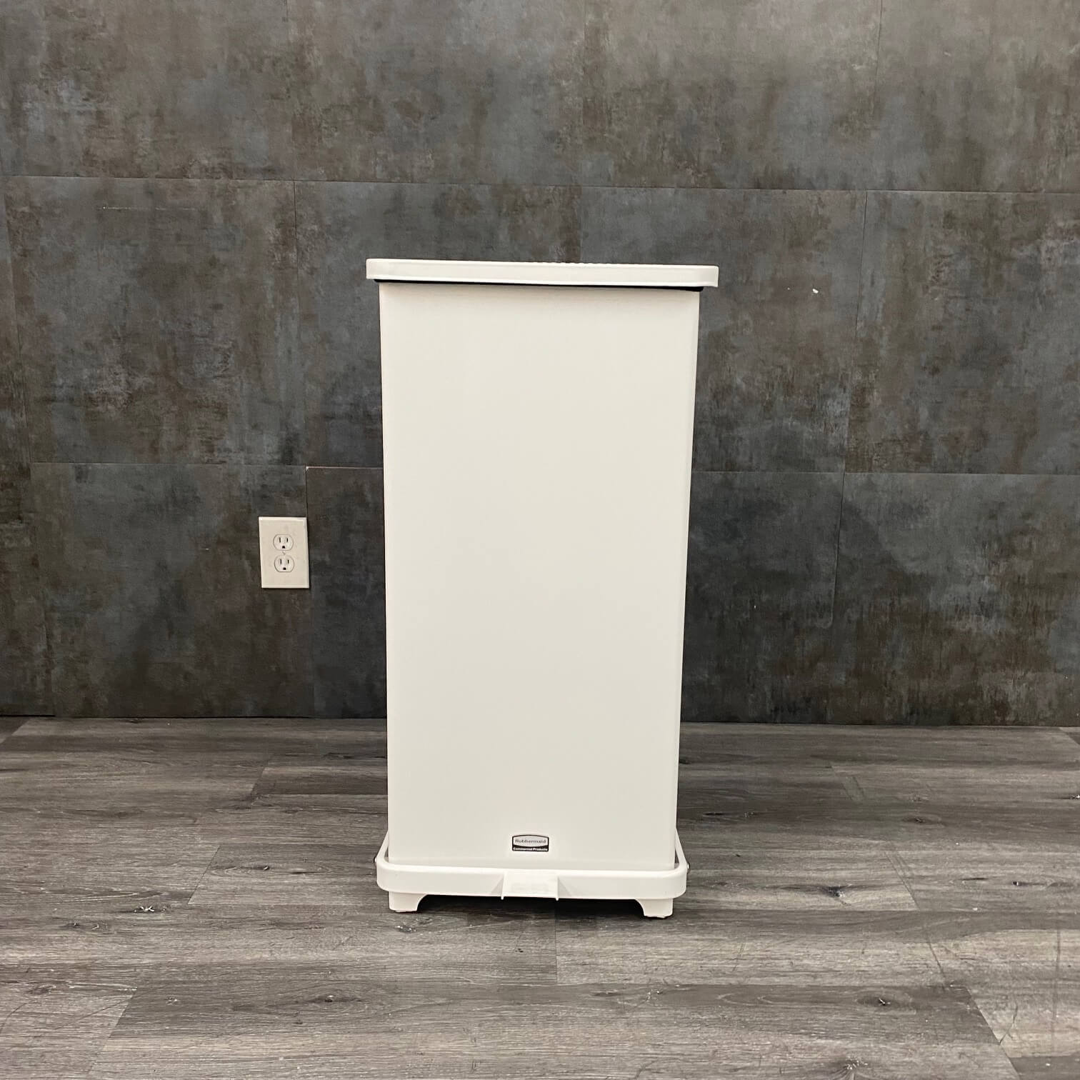 Rubbermaid Defender Medical Trash Can - – Angelus Medical and Optical