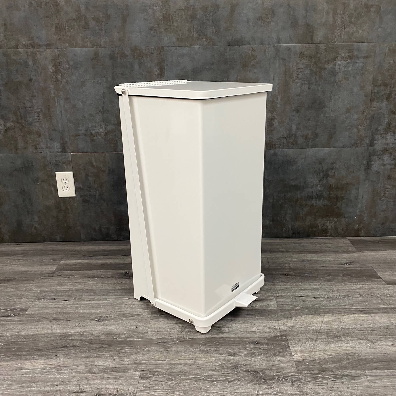 Rubbermaid Defender Medical Trash Can