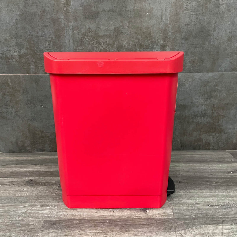 Rubbermaid Streamline Resin end Step On Trash can