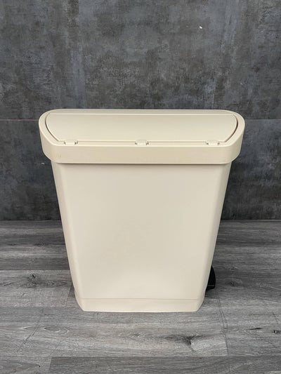 Rubbermaid Trash Can