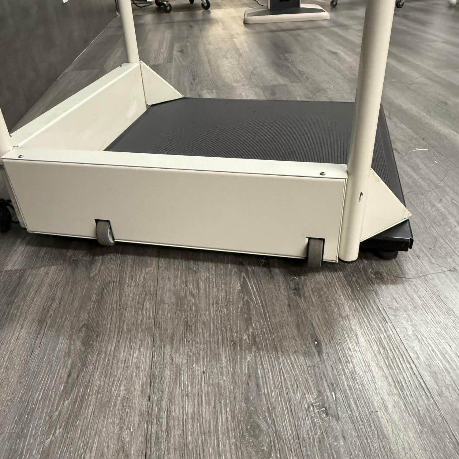 Seca 644 EMR-Validated Platform Scale with Handrail near me in Gardena California