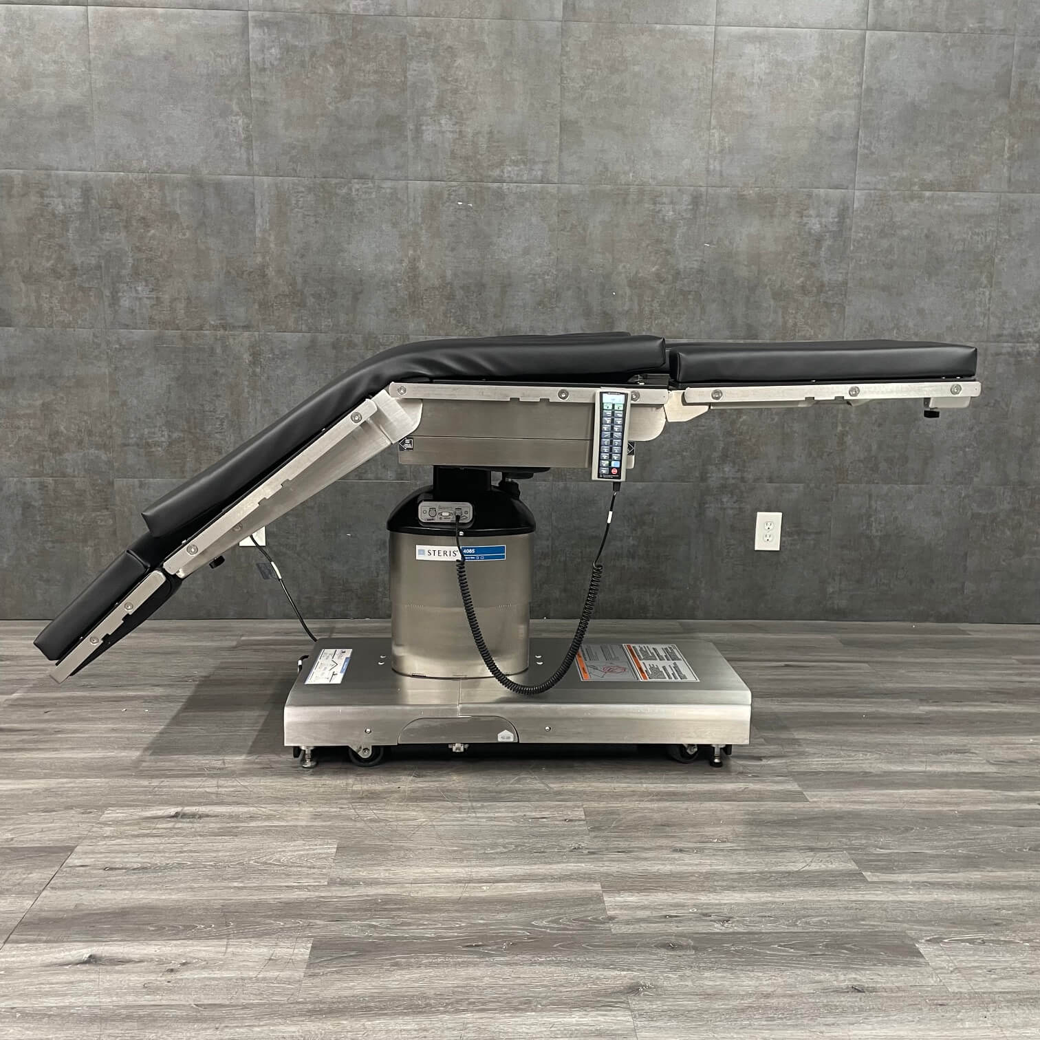 Steris4085Operating Room Table with flexible positioning