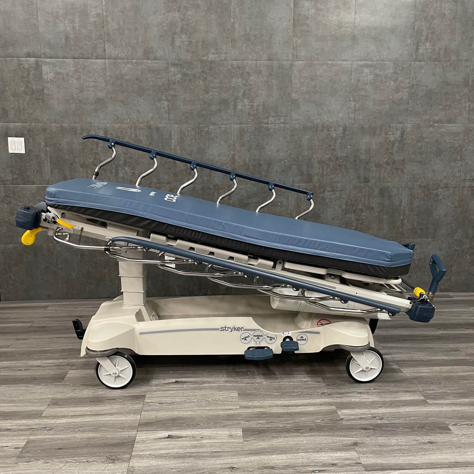 Stryker 1005,Stryker gurney,stryker stretcher, Angelus Medical and
