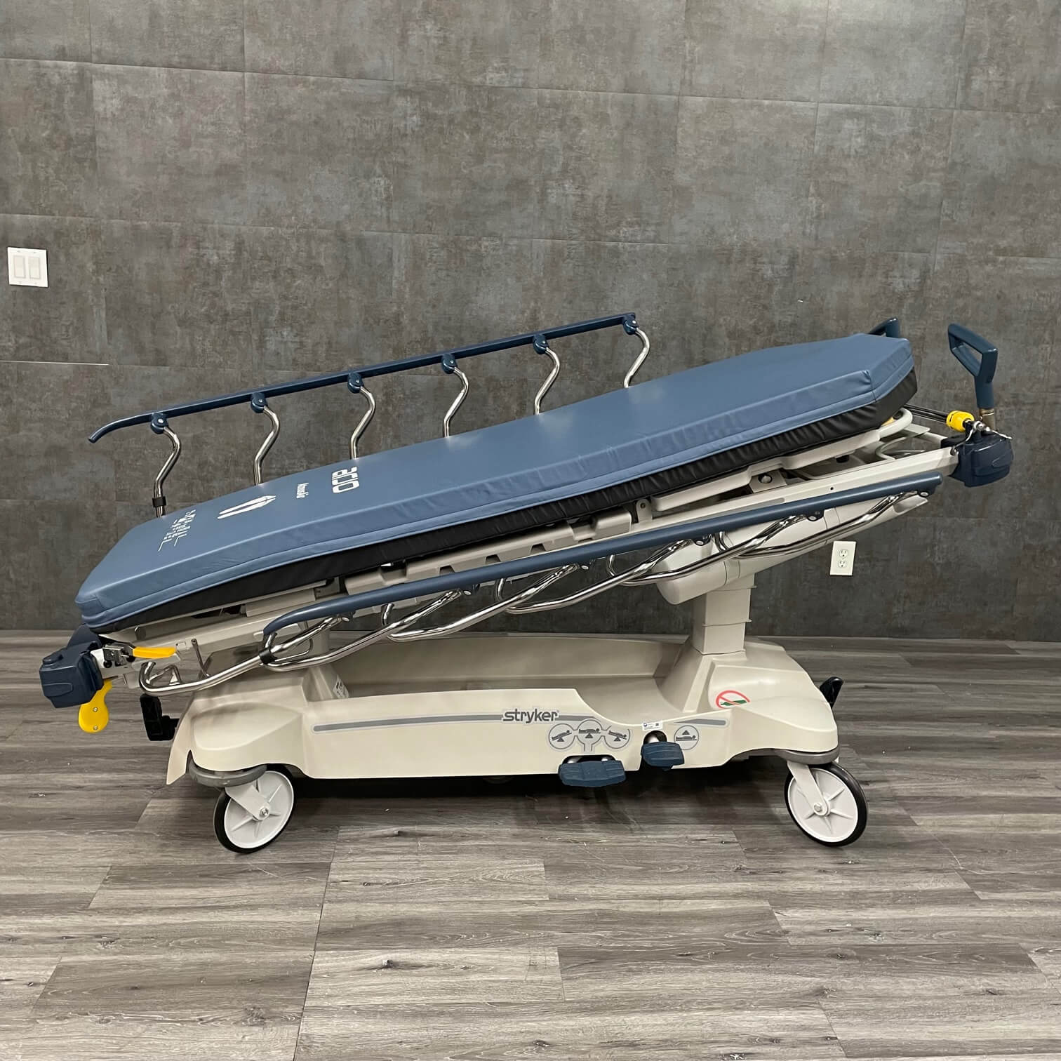 Stryker 1005,Stryker gurney,stryker stretcher, Angelus Medical and