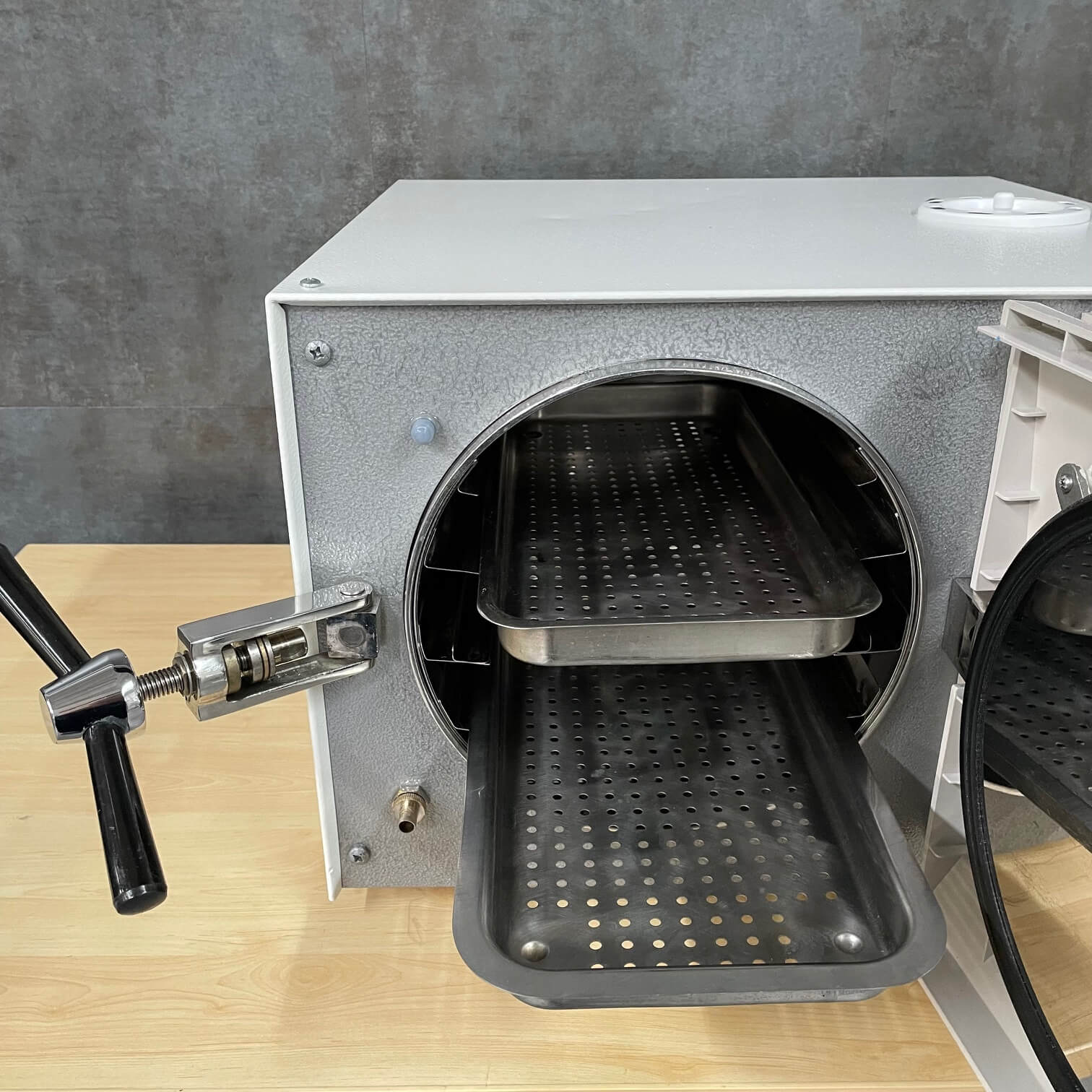 Tuttnauer 2540M Autoclave