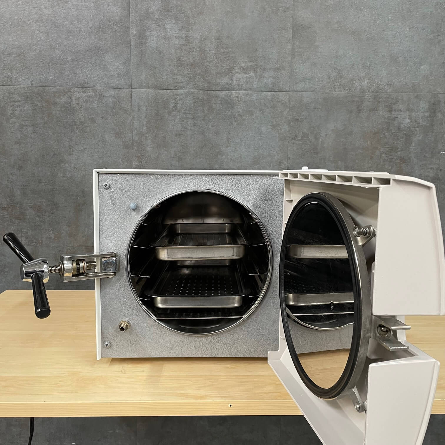 Tuttnauer 2540M Autoclave