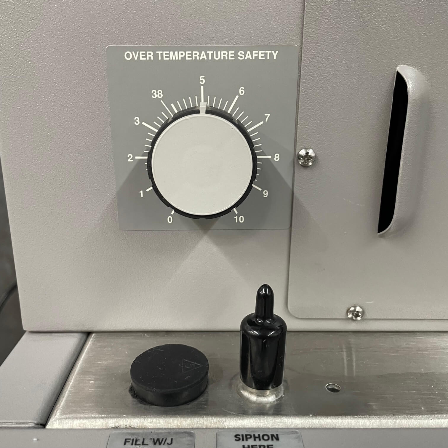 View of the safty knob on VWR Lab incubator for sale near me