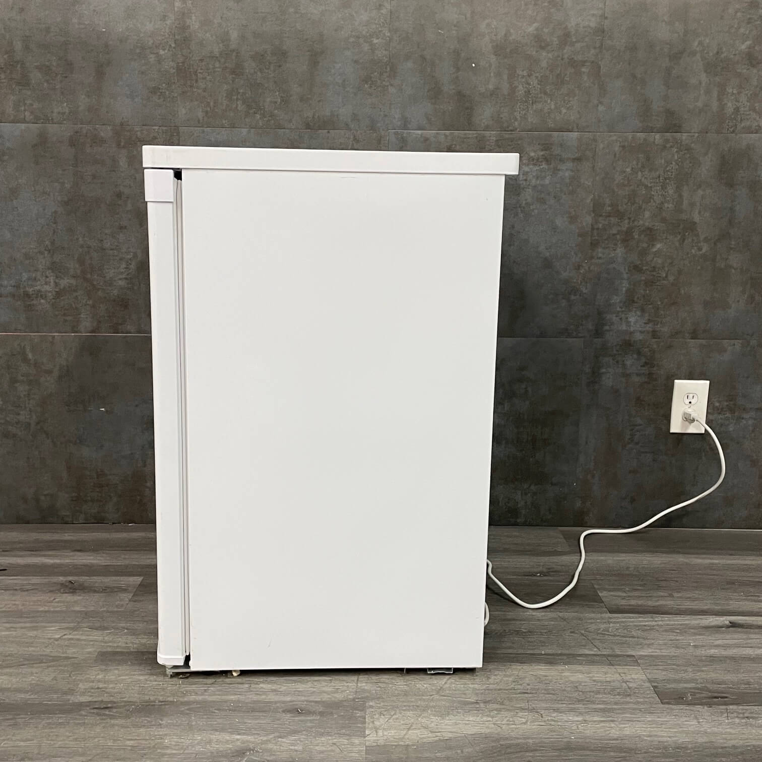 Medical Refrigerator for lab side view new me