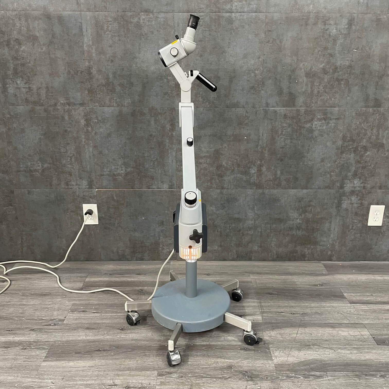 Zeiss 150 FC Colposcope