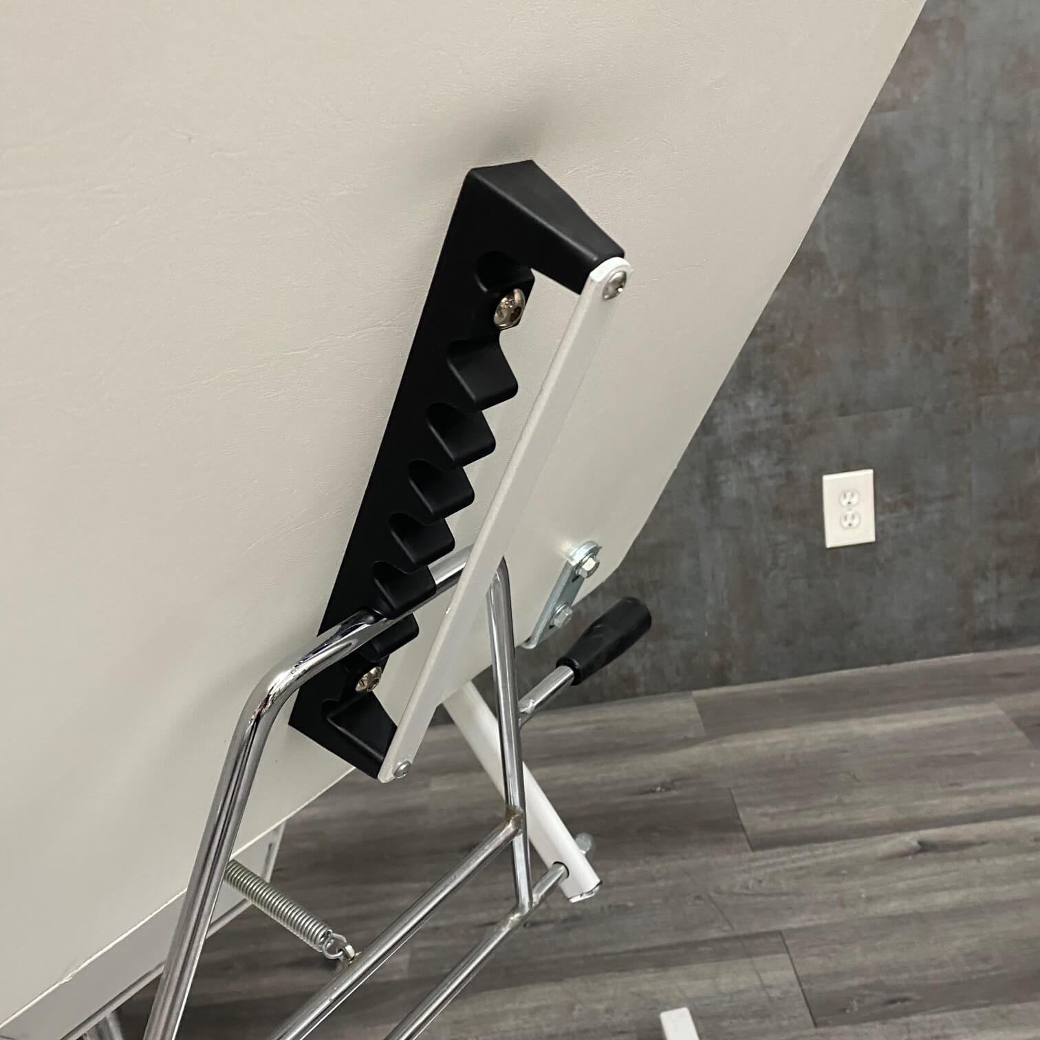 Manual up/down spa chair 