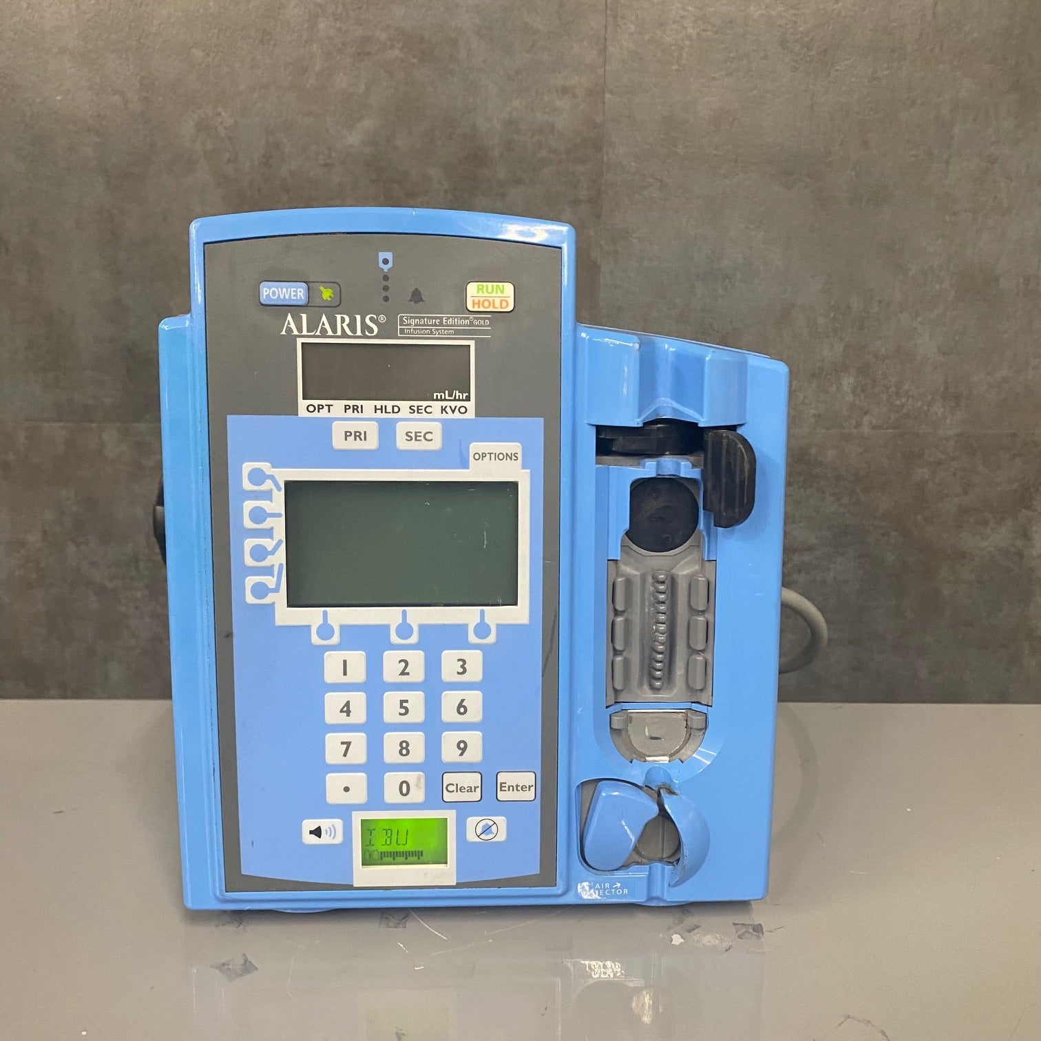 Alaris Signature Edition Gold Infusion Pump (Refurbished) - Alaris -Angelus Medical