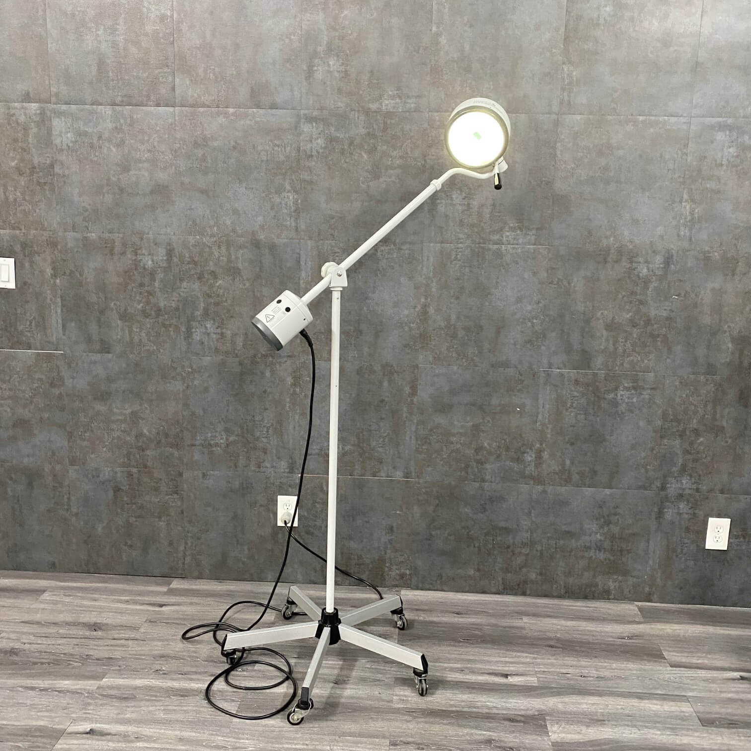 Berchtold Chromophare C 200 Mobile Examination Light - Berchtold -Angelus Medical