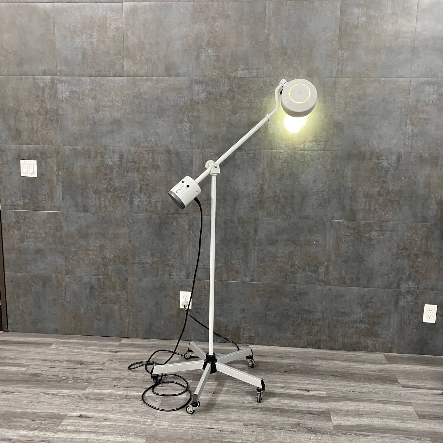 Berchtold Chromophare C 200 Mobile Examination Light - Berchtold -Angelus Medical
