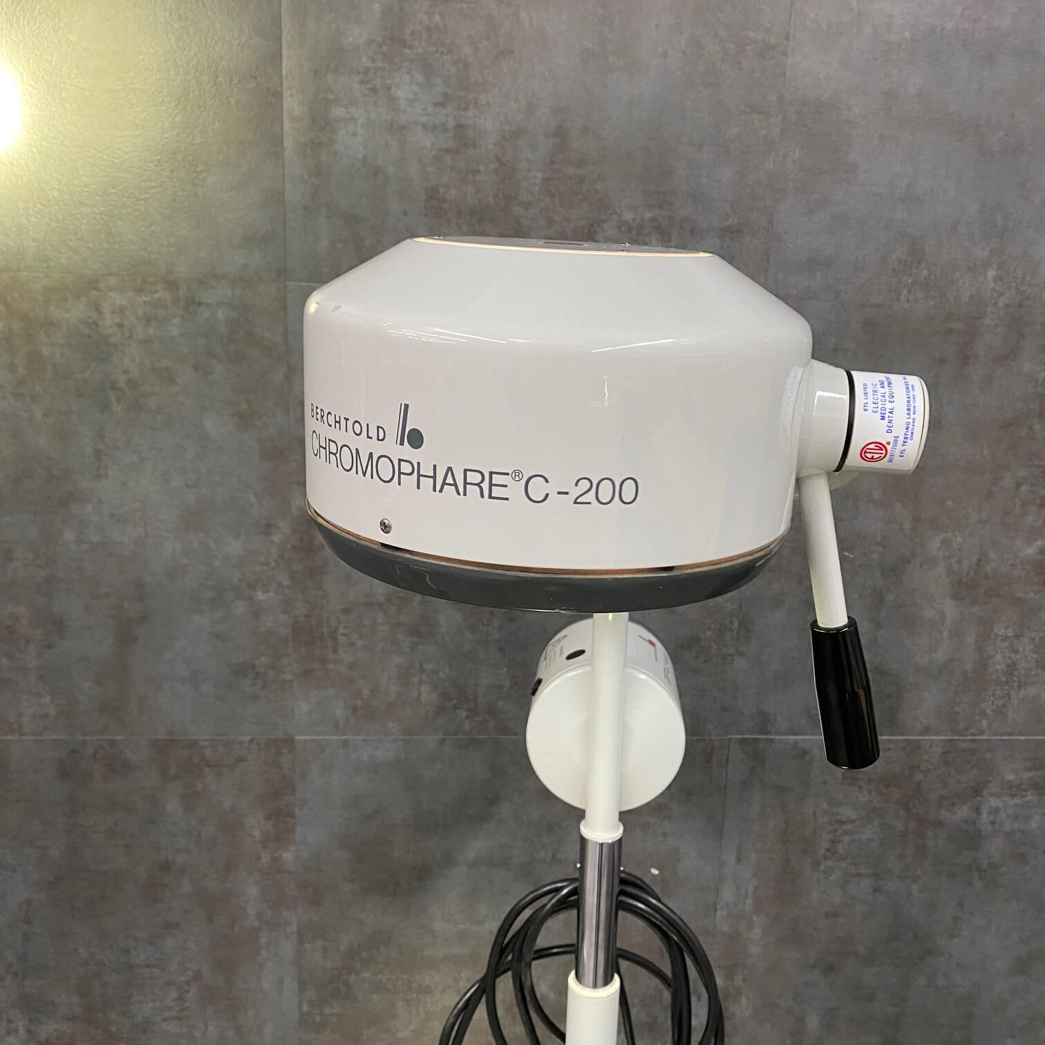 Berchtold Chromophare C 200 Mobile Examination Light - – Angelus Berchtold Chromophare C 200 Mobile Examination Light - – Angelus