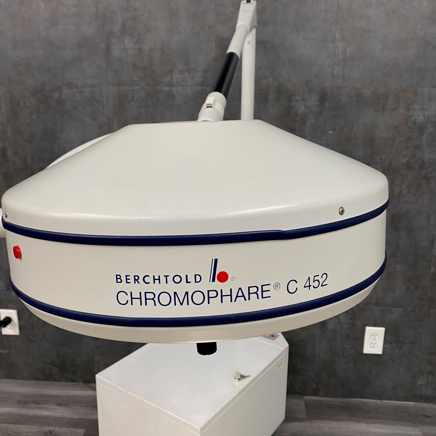 Birchtold Chromophare C 452 Mobile Surgical Light - Berchtold -Angelus Medical