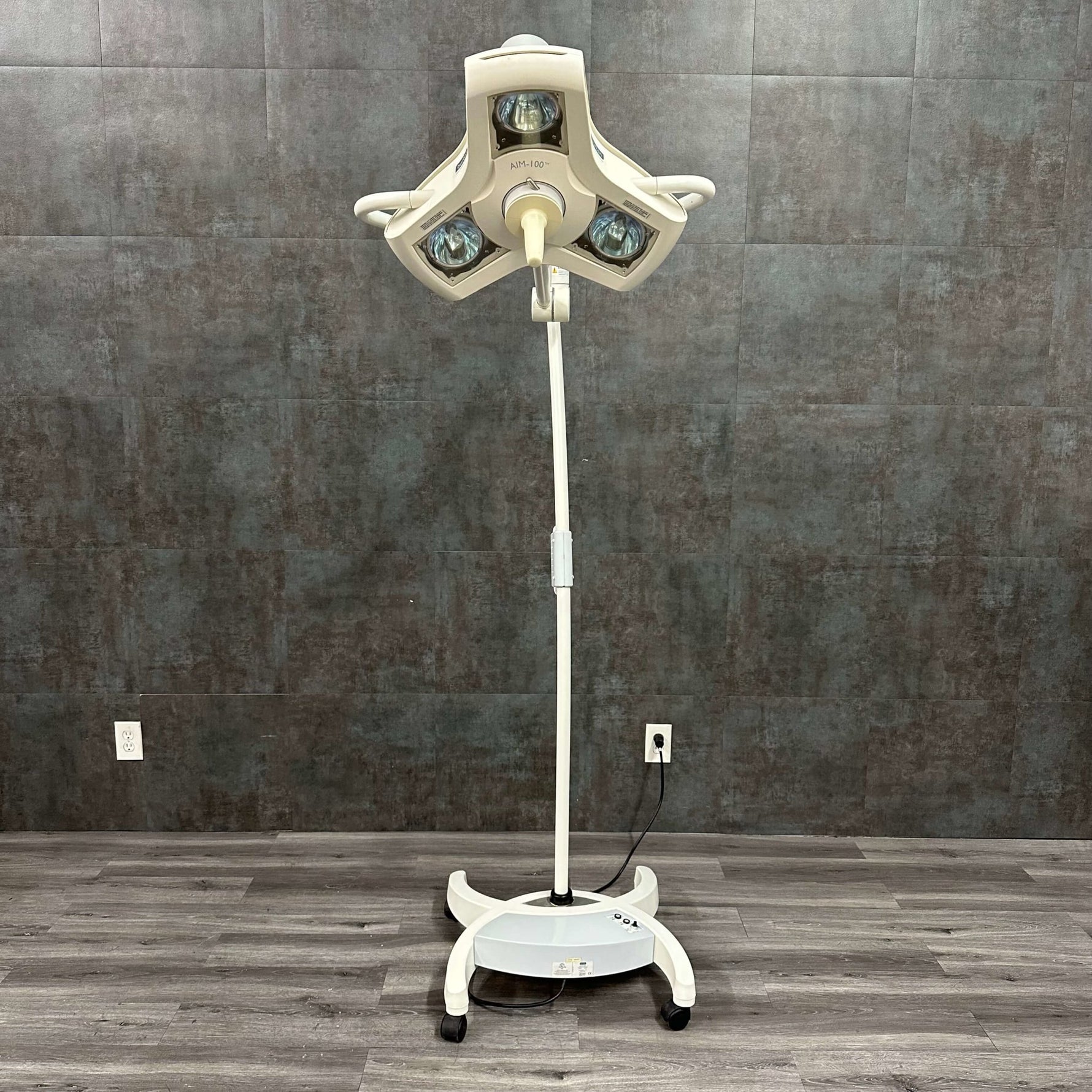 Minor surgery light with mobile stand