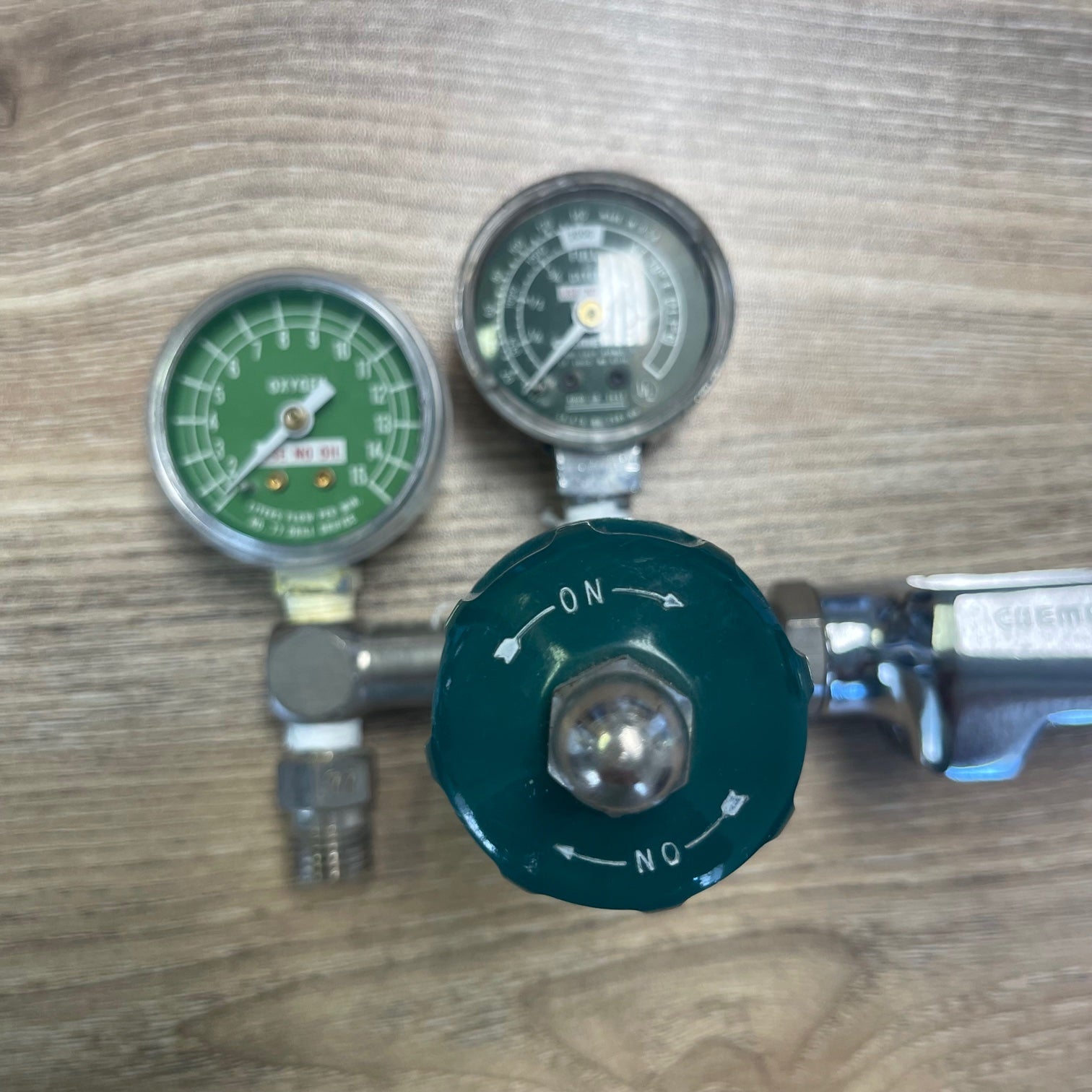 Chemetron oxygen Regulator (Used) - Chemetron -Angelus Medical