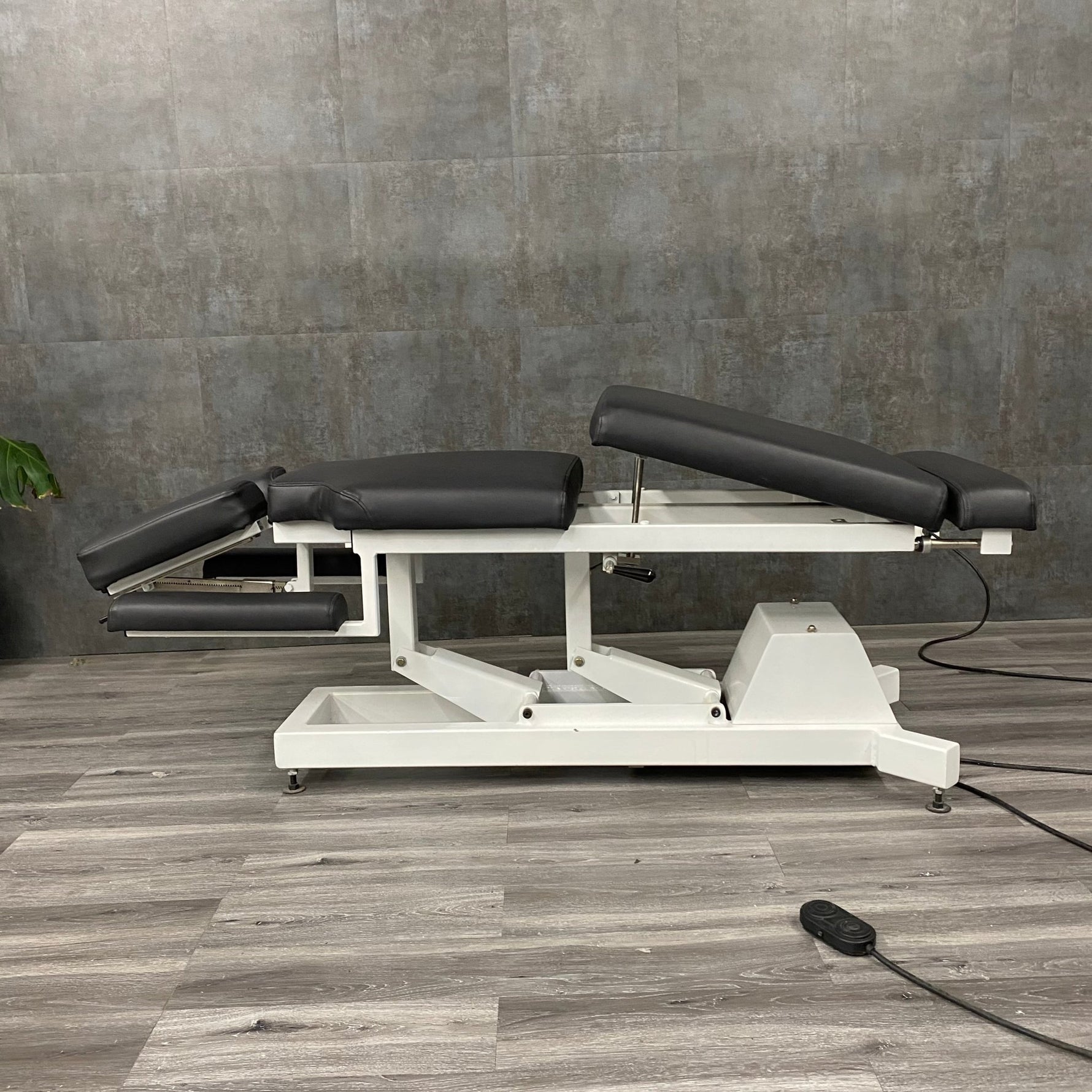 Chiropractic Power Exam Table (Refurbished) - Angelus Medical and Optical -Angelus Medical