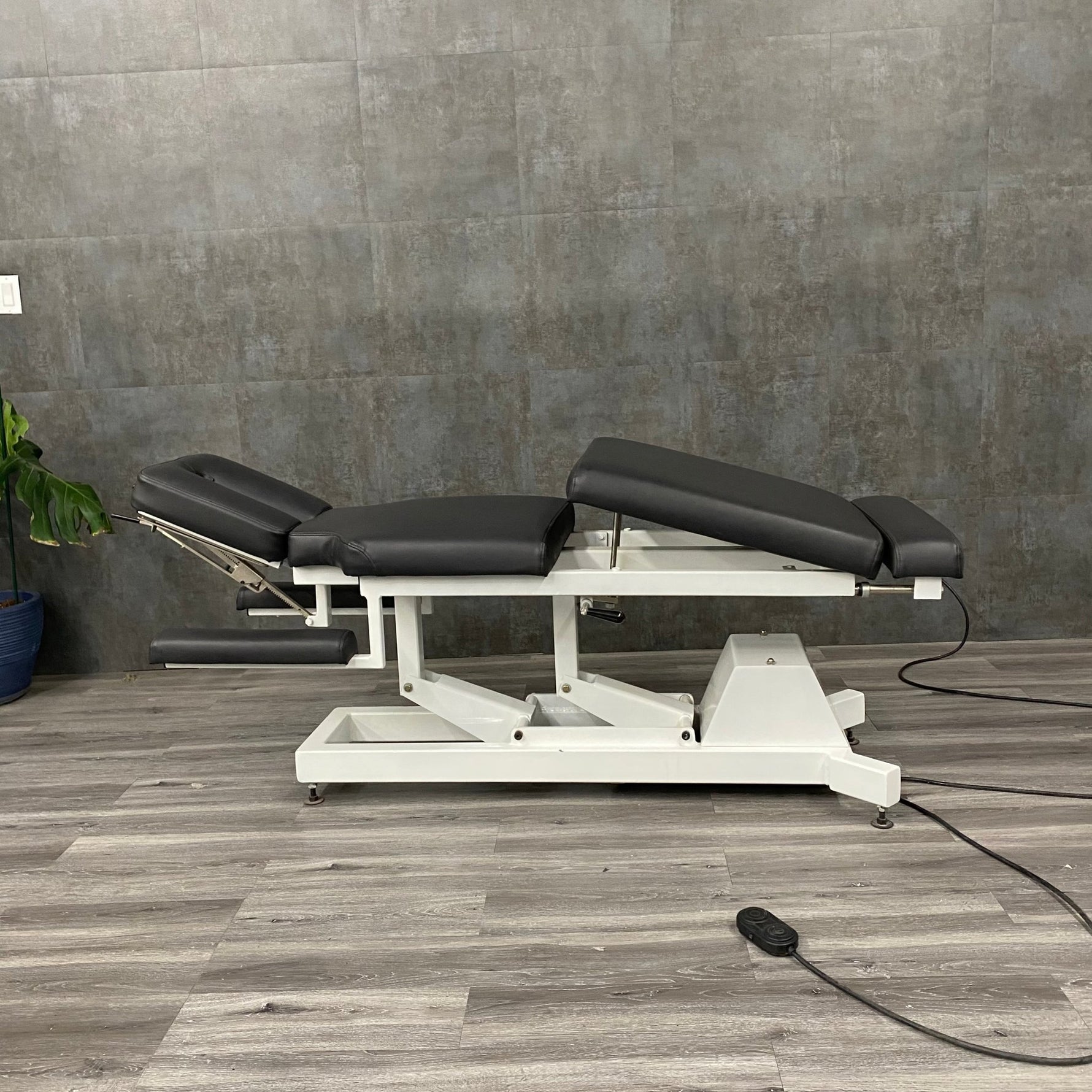 Chiropractic Power Exam Table (Refurbished) - Angelus Medical and Optical -Angelus Medical