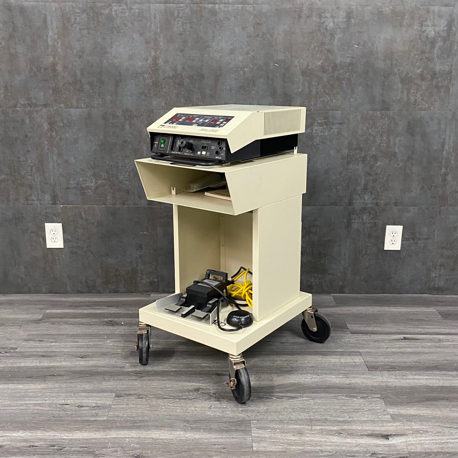 Conmed Sabre 2400 ESU - Conmed -Angelus Medical