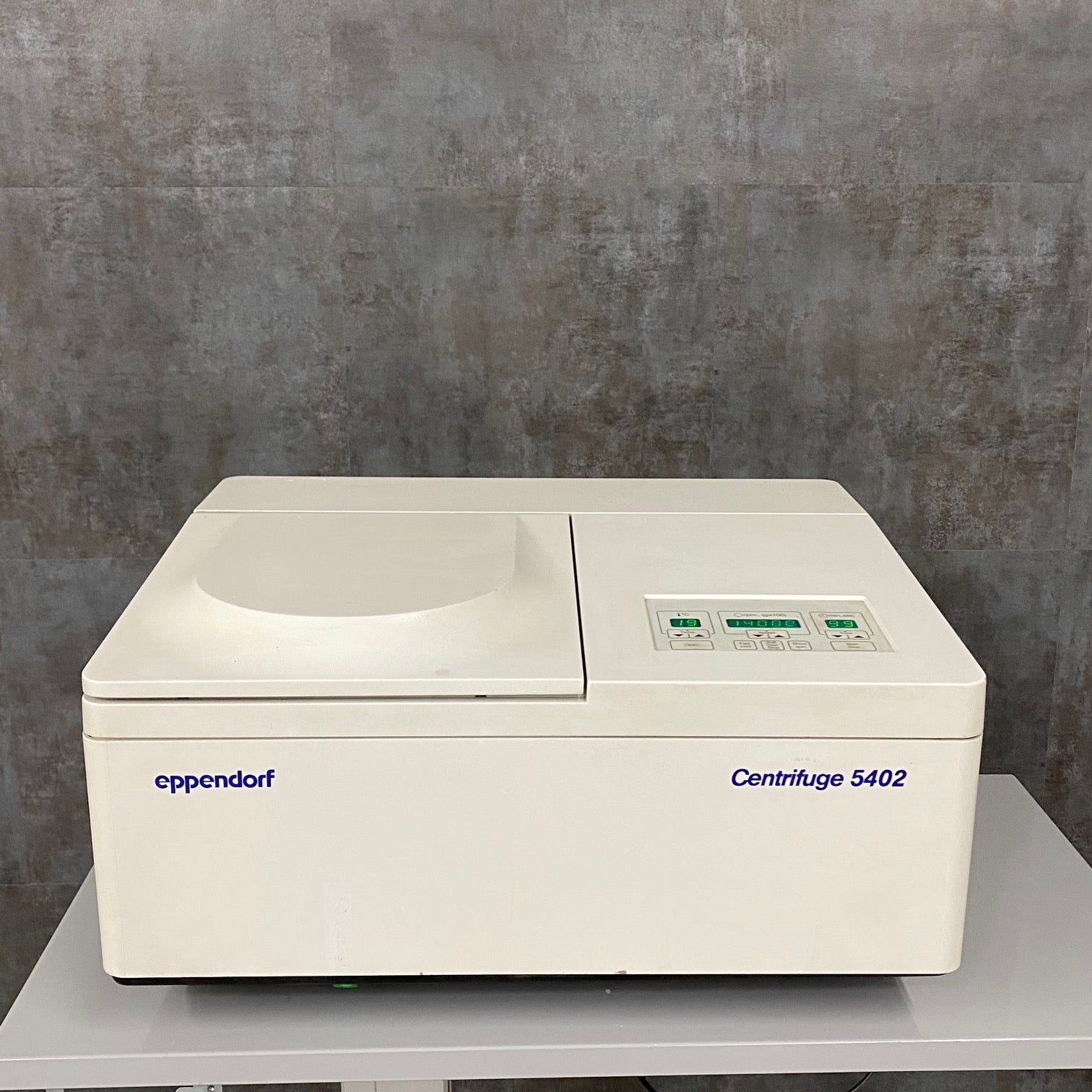 Eppendorf 5402 Refrigerated Micro Centrifuge - Eppendorf -Angelus Medical