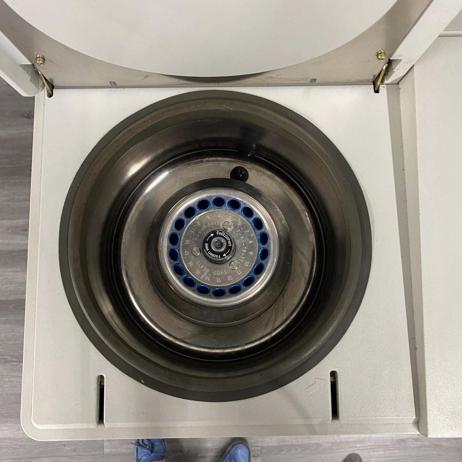 Eppendorf 5402 Refrigerated Micro Centrifuge - Eppendorf -Angelus Medical