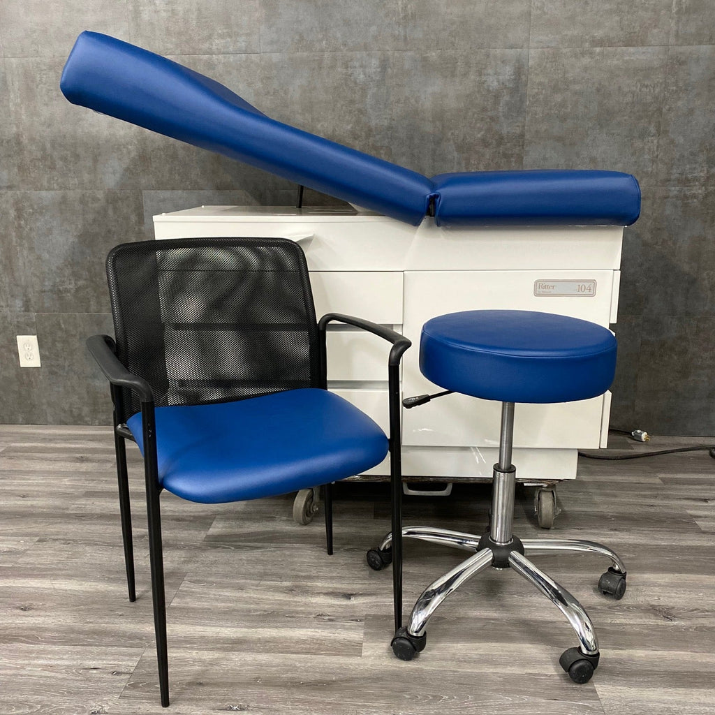 https://angelusmedical.com/cdn/shop/products/exam-table-physician-stool-and-guest-chair-package-424038_1024x1024.jpg?v=1690238025