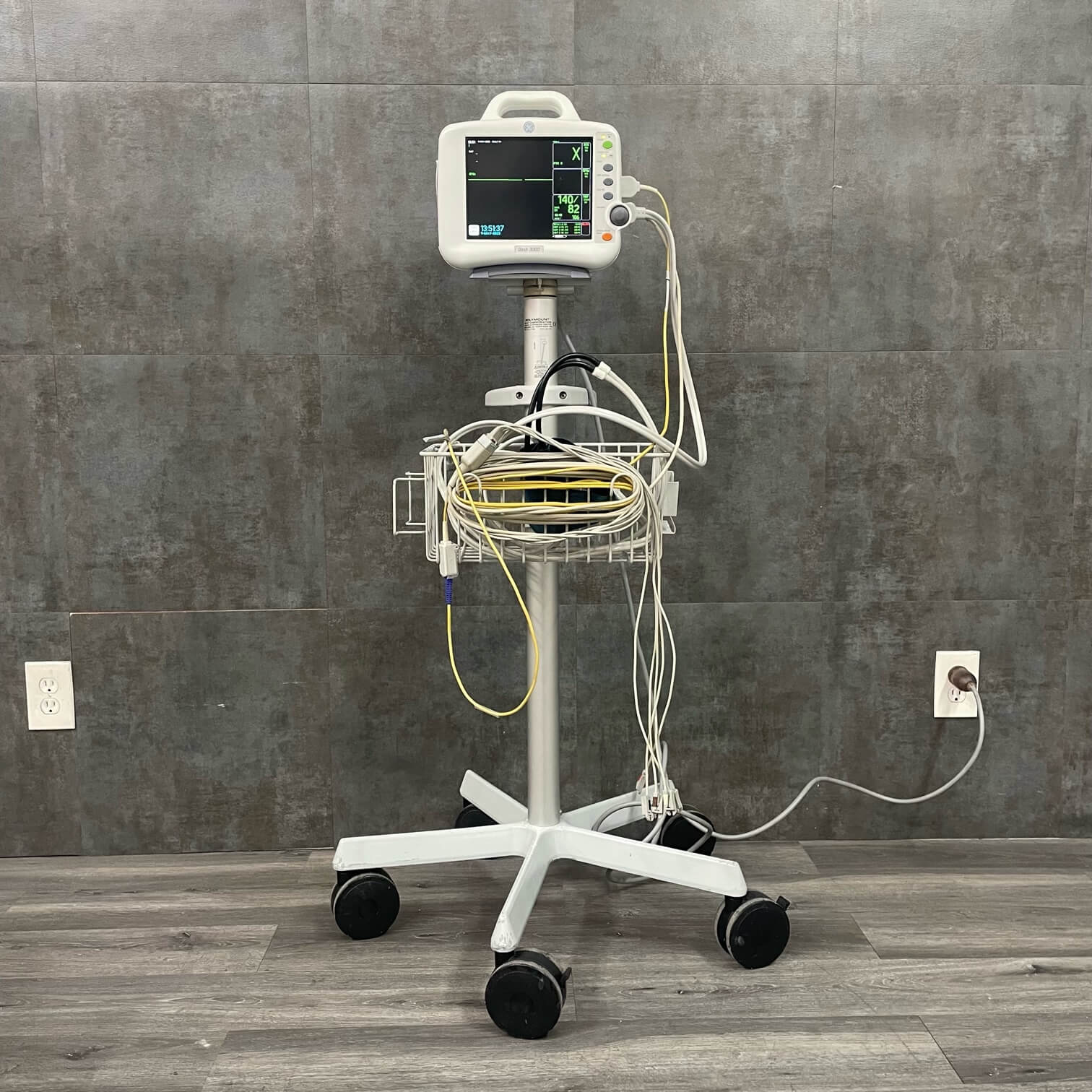 GE Dash 3000 Patient Monitor - GE -Angelus Medical