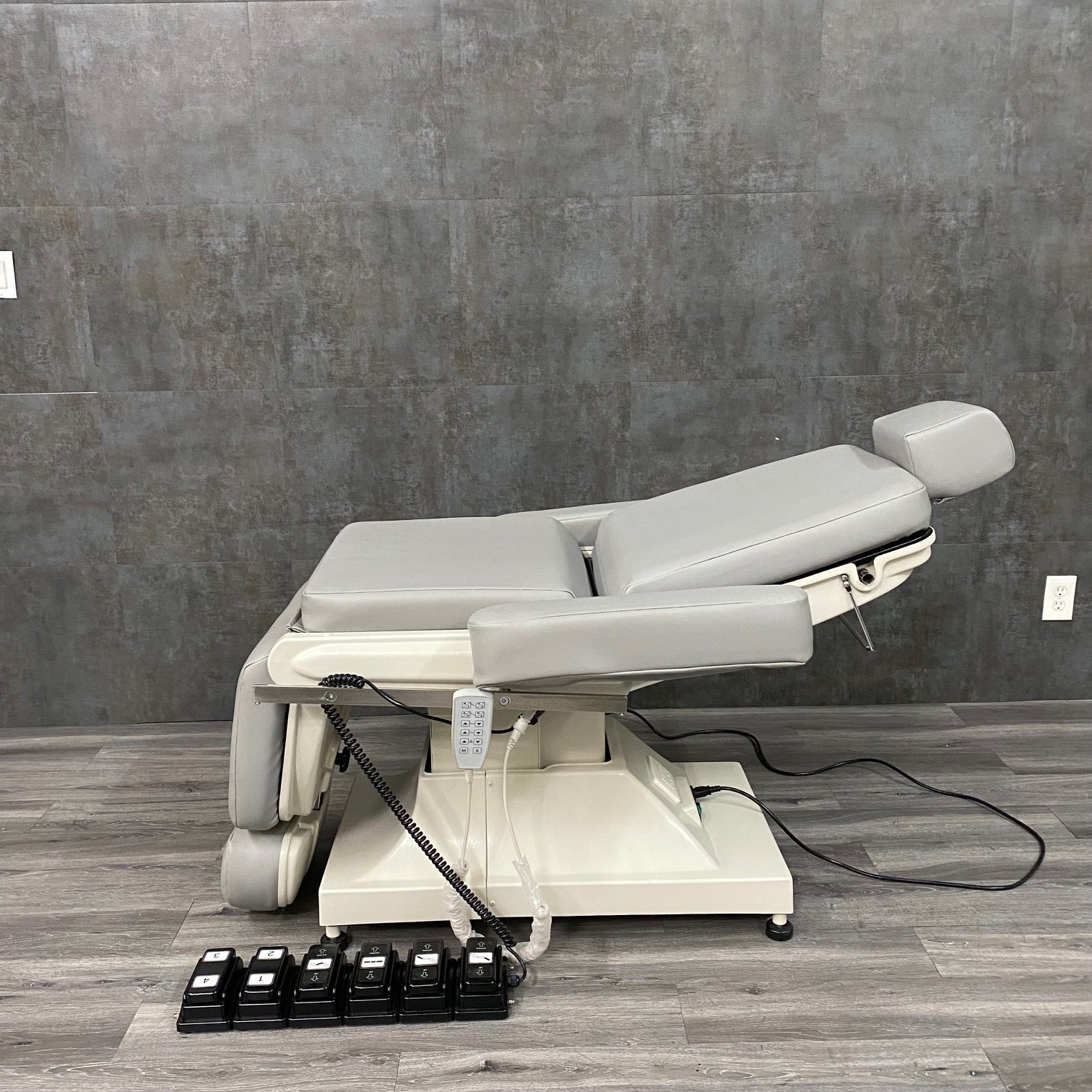 Gifted Touch Mobile Procedure Chair - Mediluxe Gifted Touch – Angelus ...